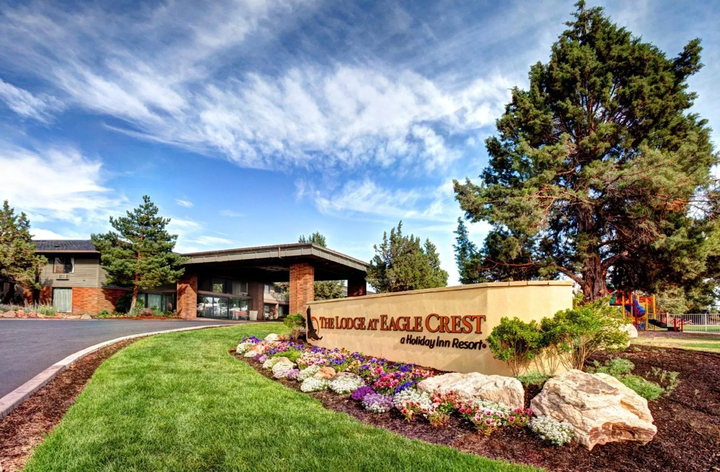 Facade/entrance in The Lodge at Eagle Crest Facade/entrance in The Lodge at Eagle Crest