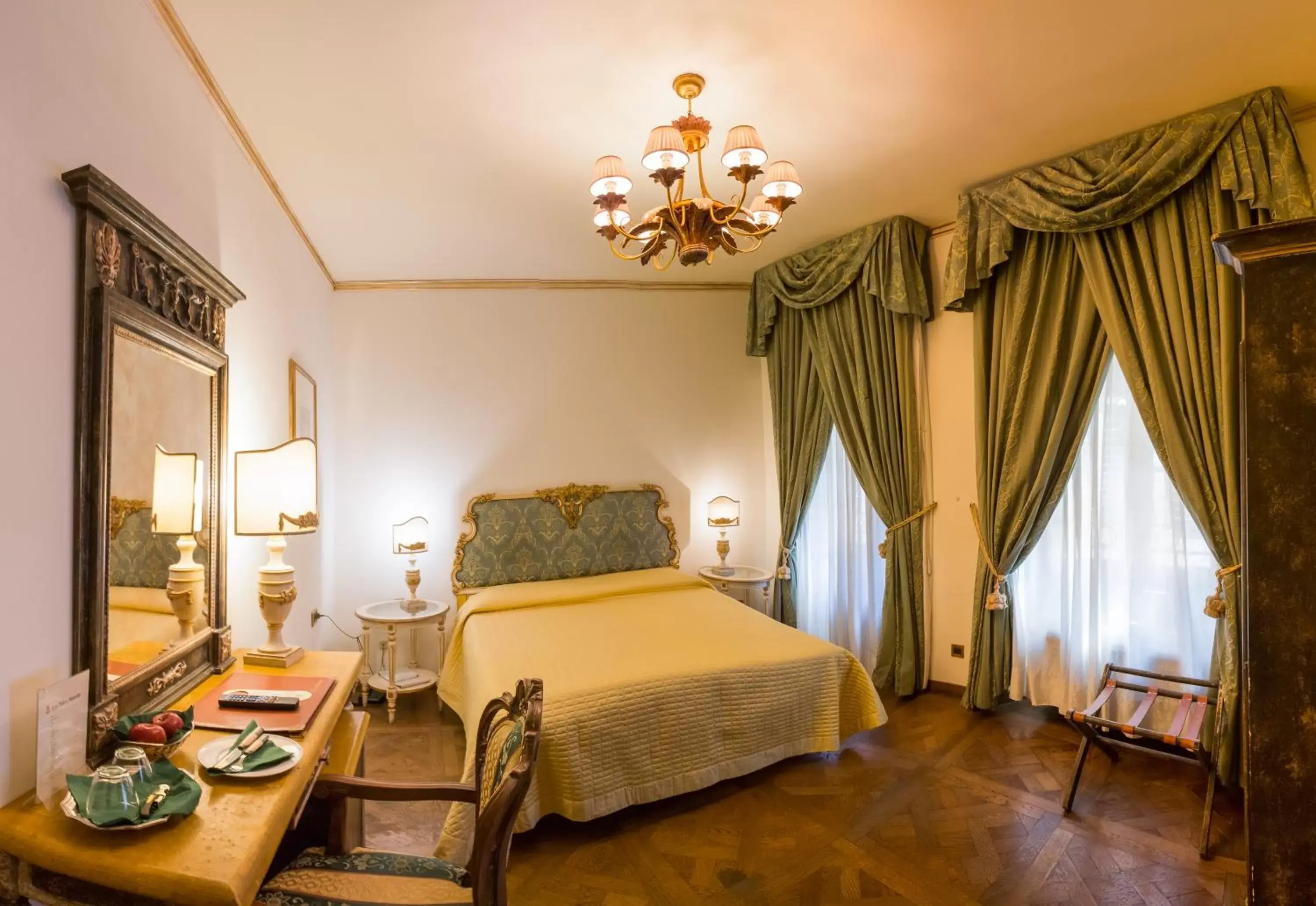 Photo of the whole room, Room Photo in Hotel Palazzo Alexander