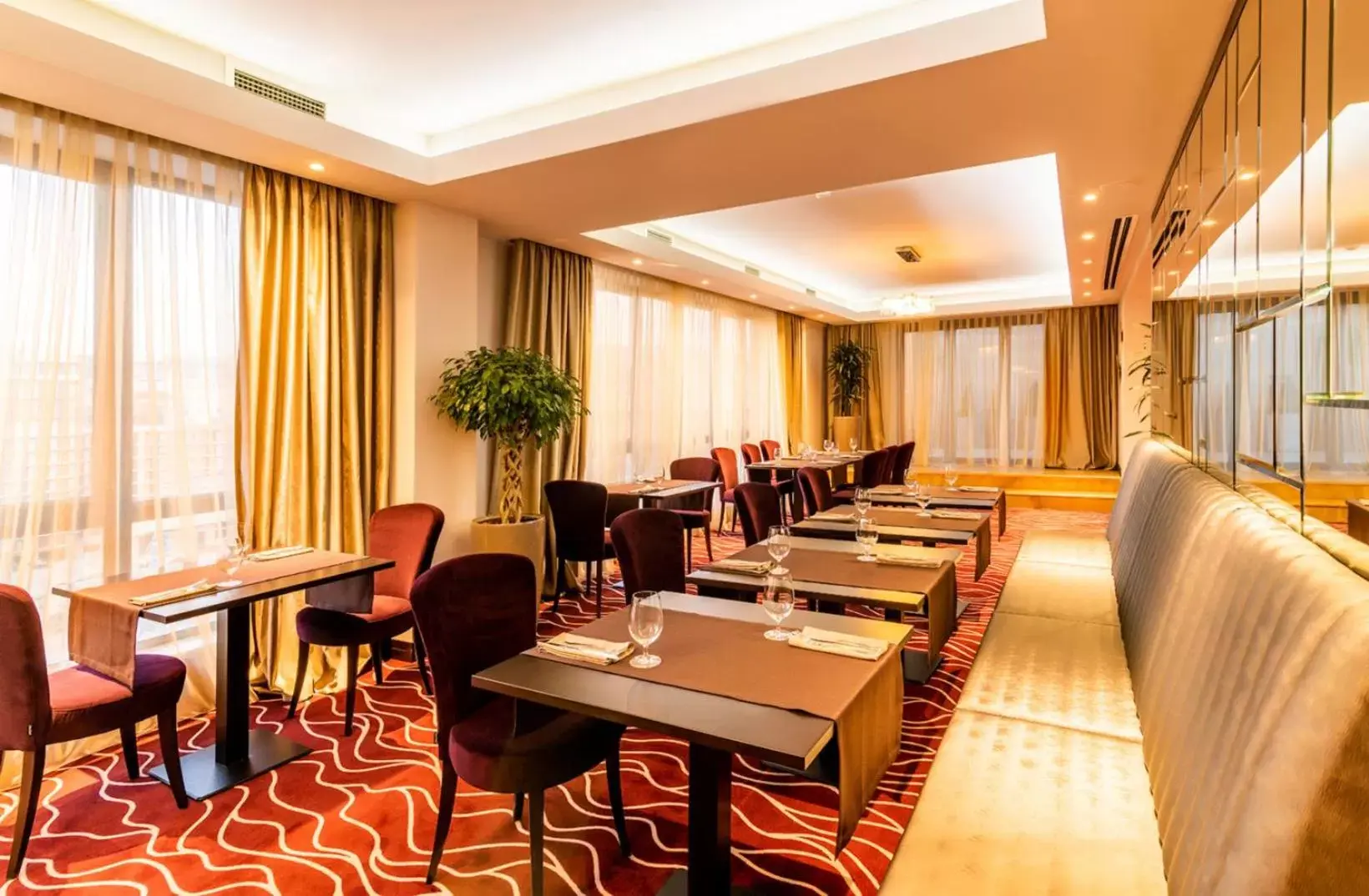 Restaurant/Places to Eat in Ramada Hotel & Suites by Wyndham Yerevan