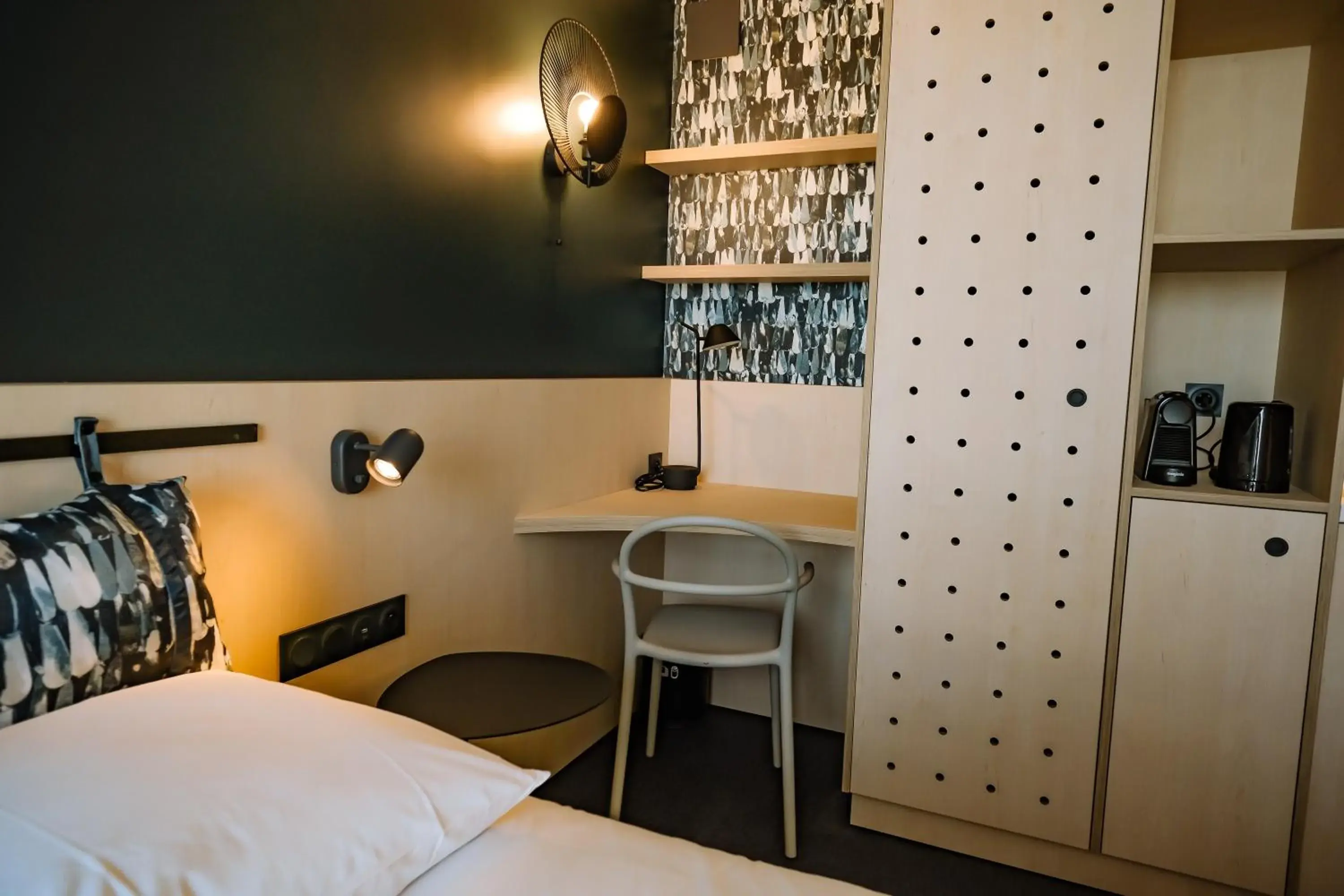 Coffee/tea facilities, Bed in Live Hotels Bordeaux Lac
