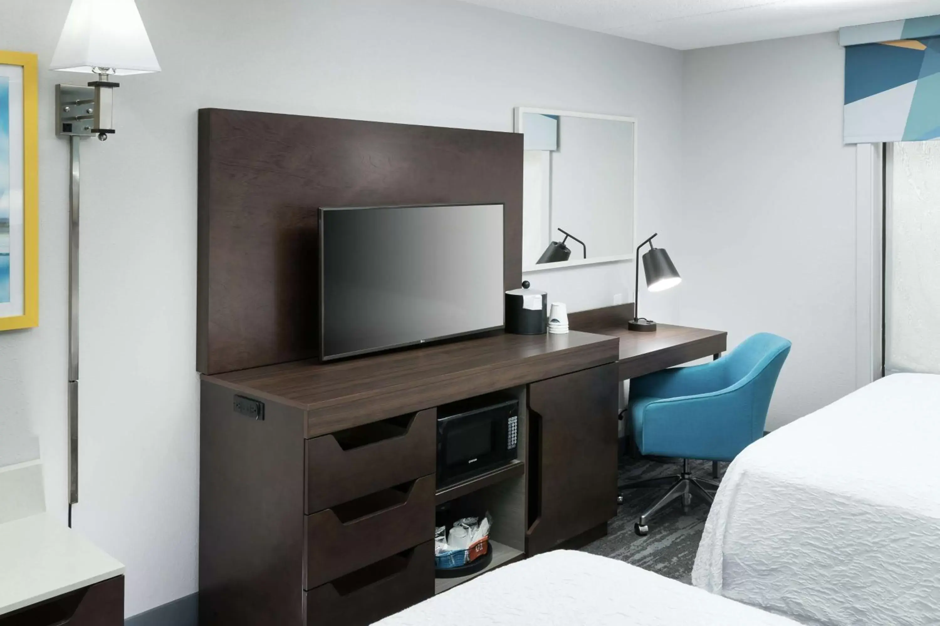 Bedroom, TV/Entertainment Center in Hampton Inn & Suites Panama City Beach-Pier Park Area