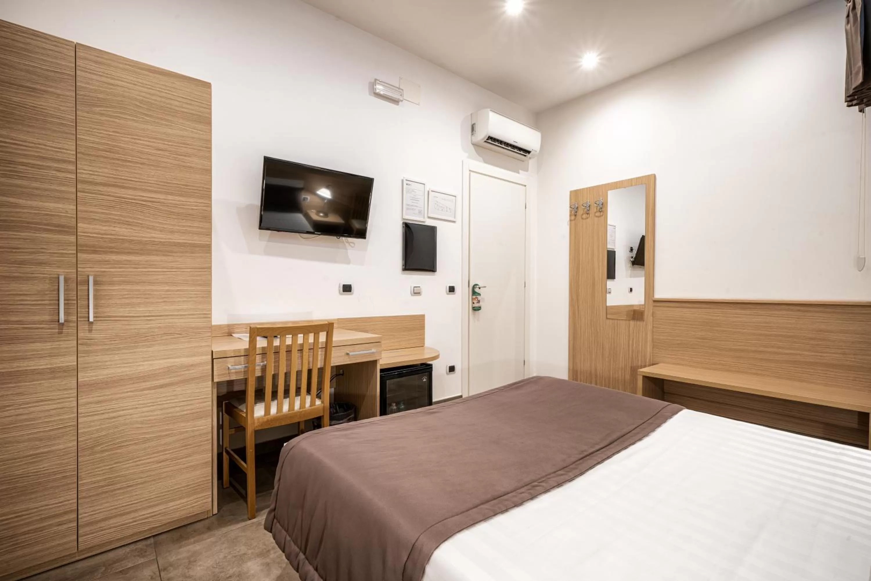 Bedroom, Bed in Hotel Paolo II