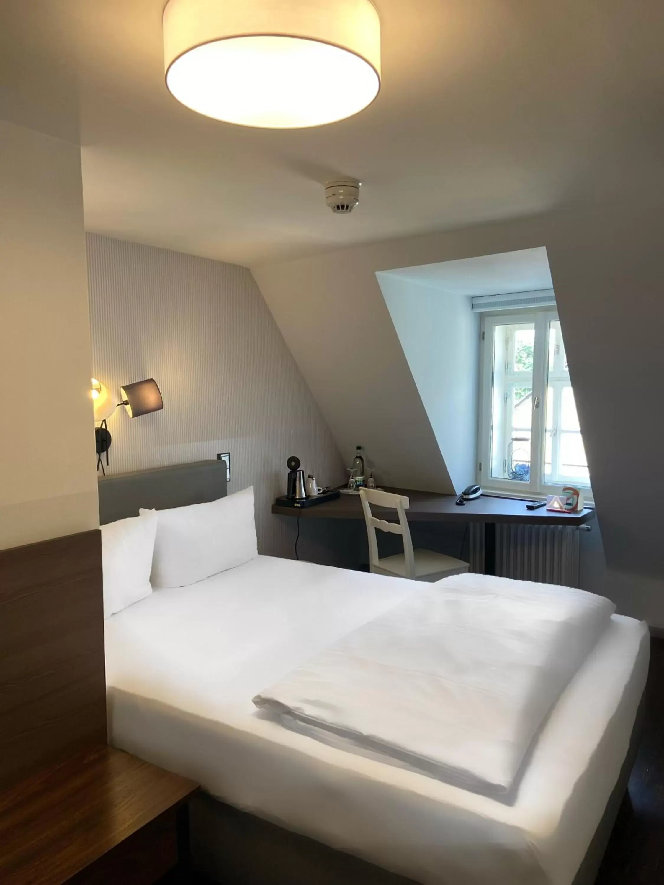 Photo of the whole room, Bed in Hotel Krämerbrücke Erfurt Photo of the whole room, Bed in Hotel Krämerbrücke Erfurt