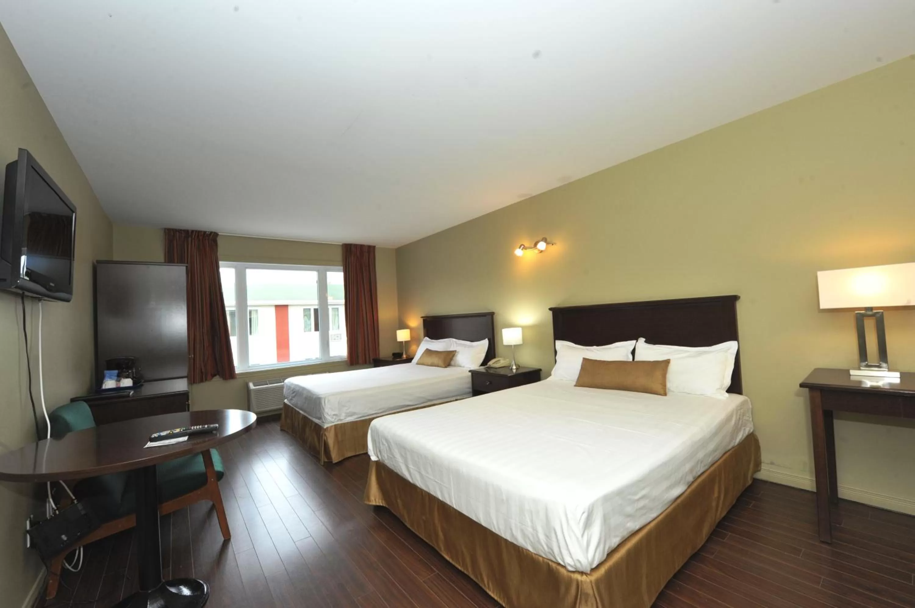 Photo of the whole room, Bed in Hotel Le Voyageur