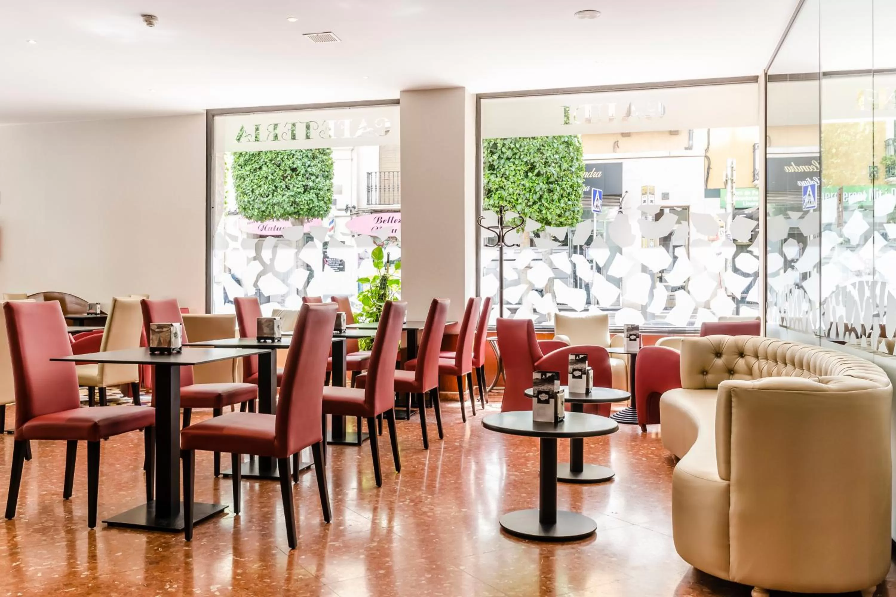 Restaurant/places to eat in Hotel Gaudi