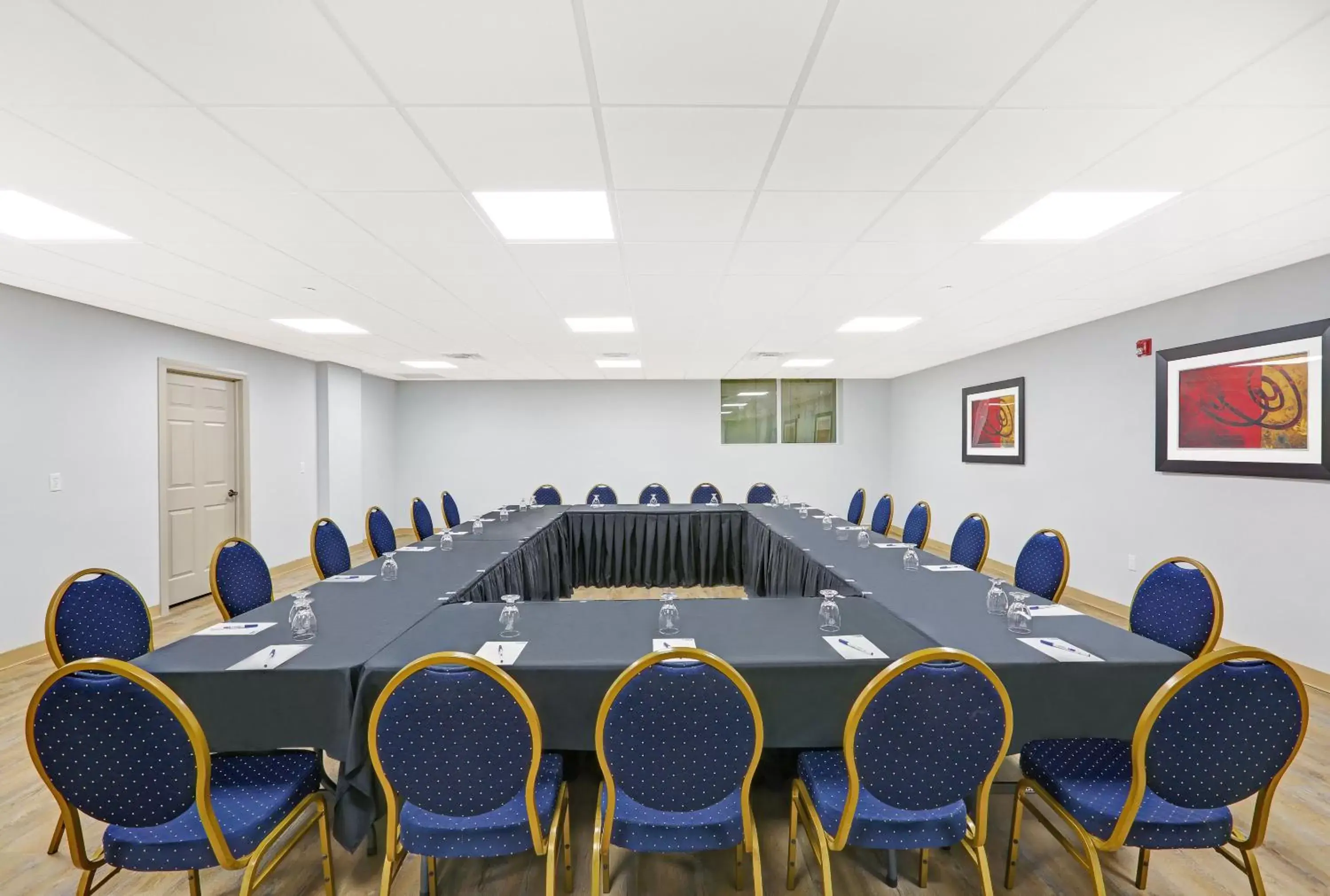 Meeting/conference room in Holiday Inn Express Hotel & Suites - Woodstock, an IHG Hotel