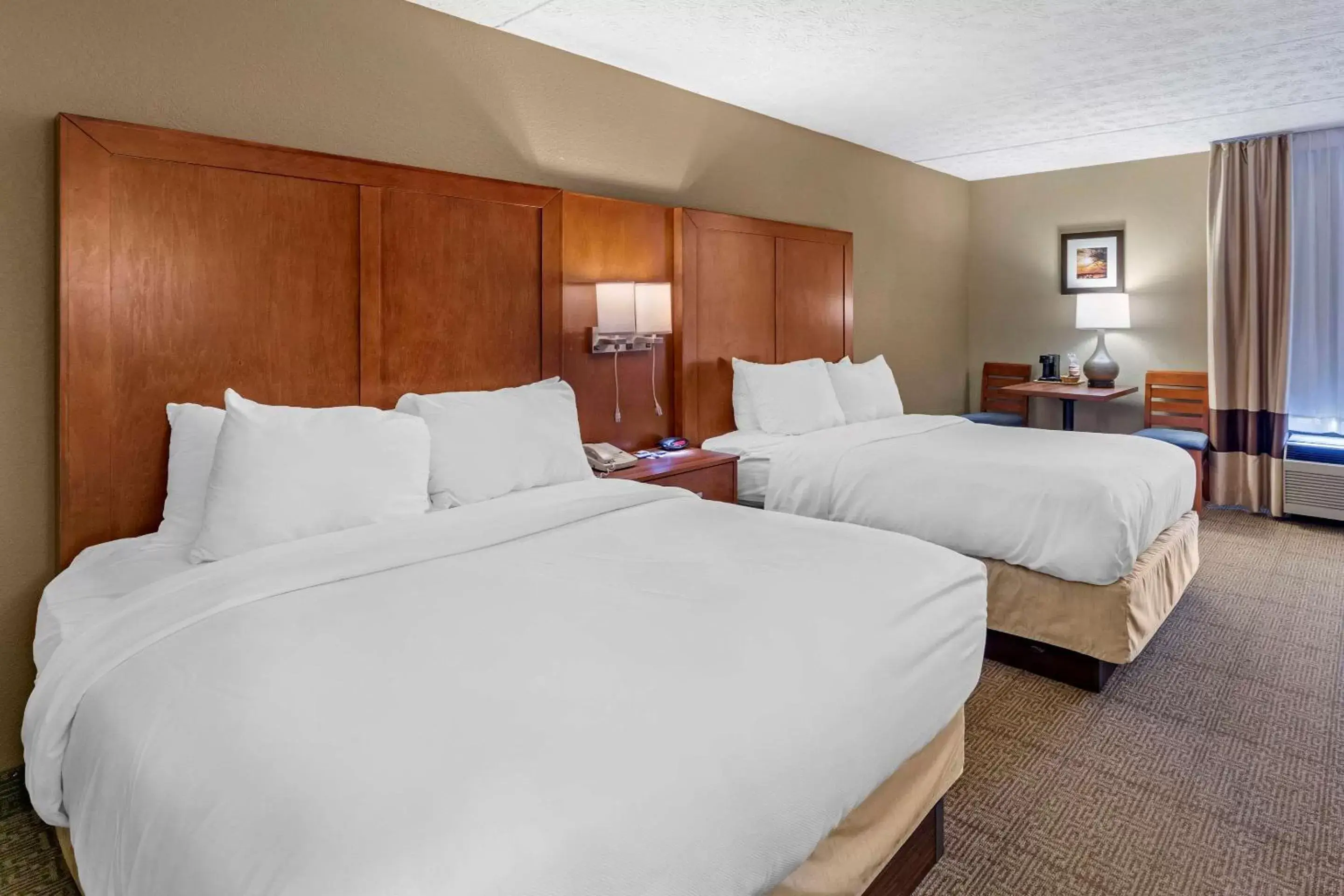 Photo of the whole room, Bed in Comfort Inn Alliance