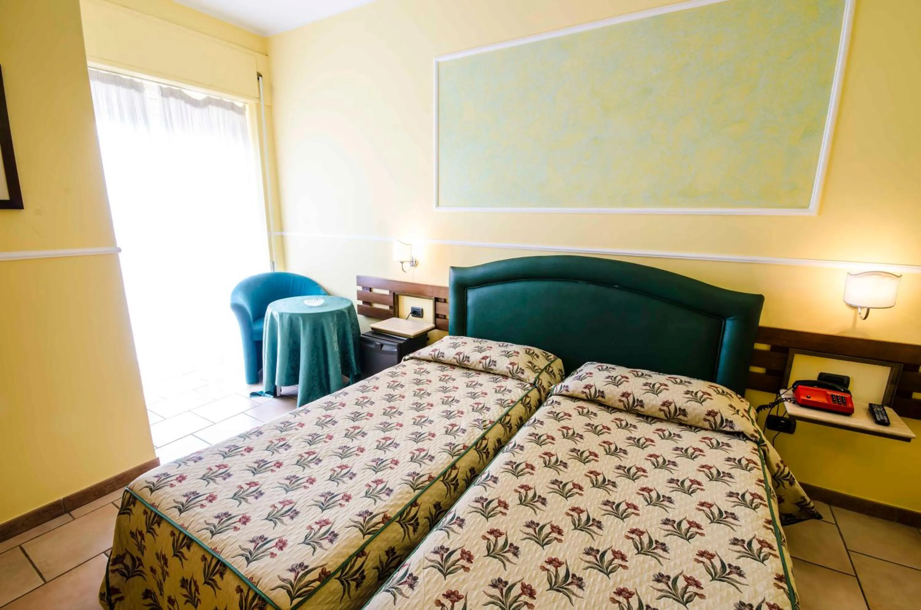 Photo of the whole room, Bed in Hotel Tarconte