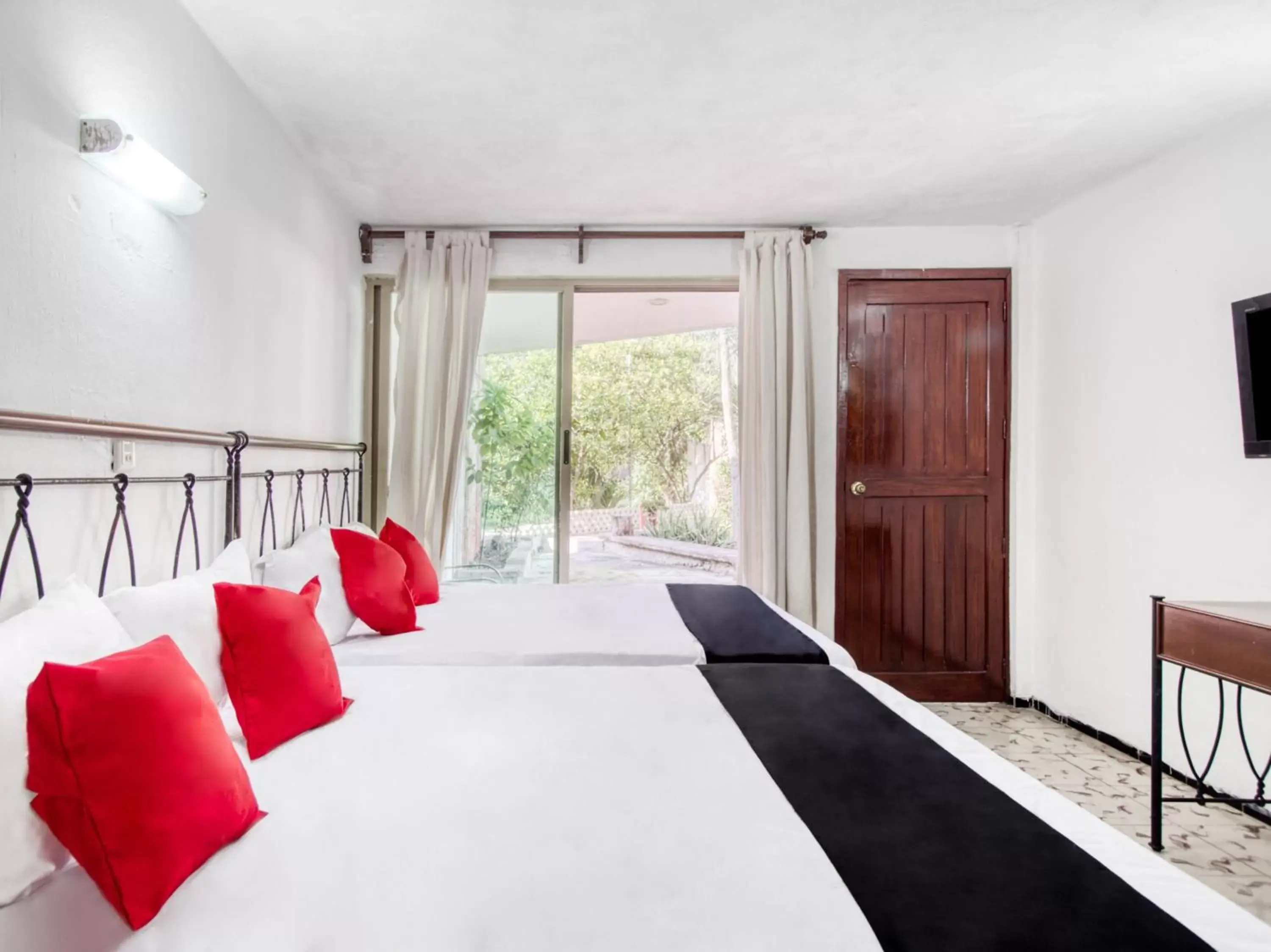 Bedroom, Bed in Hotel San Carlos