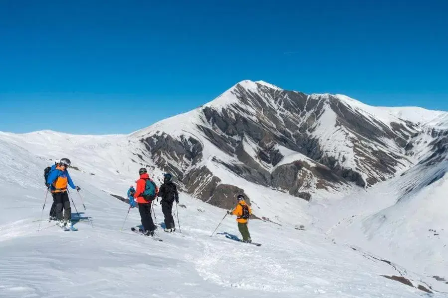 Skiing, Winter in Le Bacchu Ber