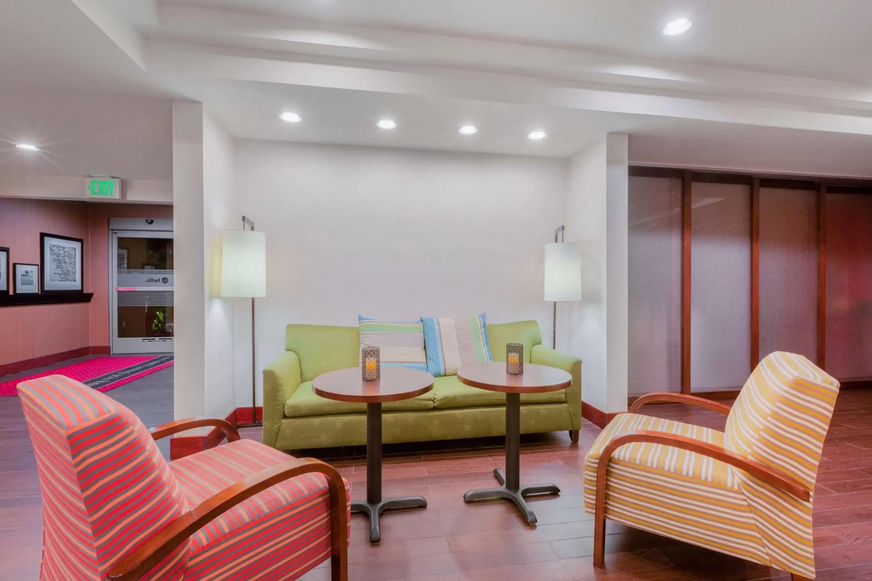 Lobby or reception, Seating Area in Hampton Inn San Marcos