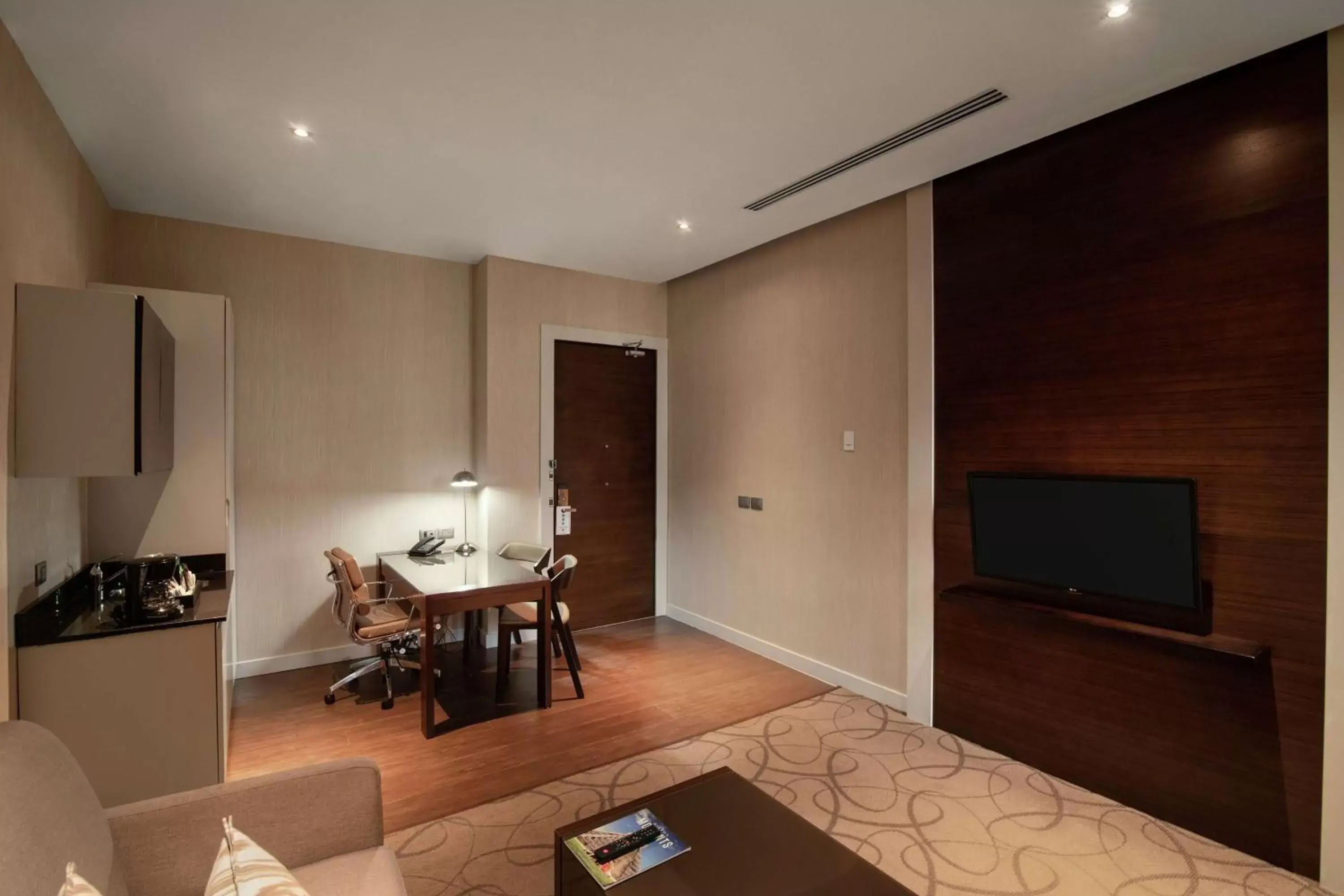 Bedroom, TV/Entertainment Center in Embassy Suites by Hilton Santo Domingo
