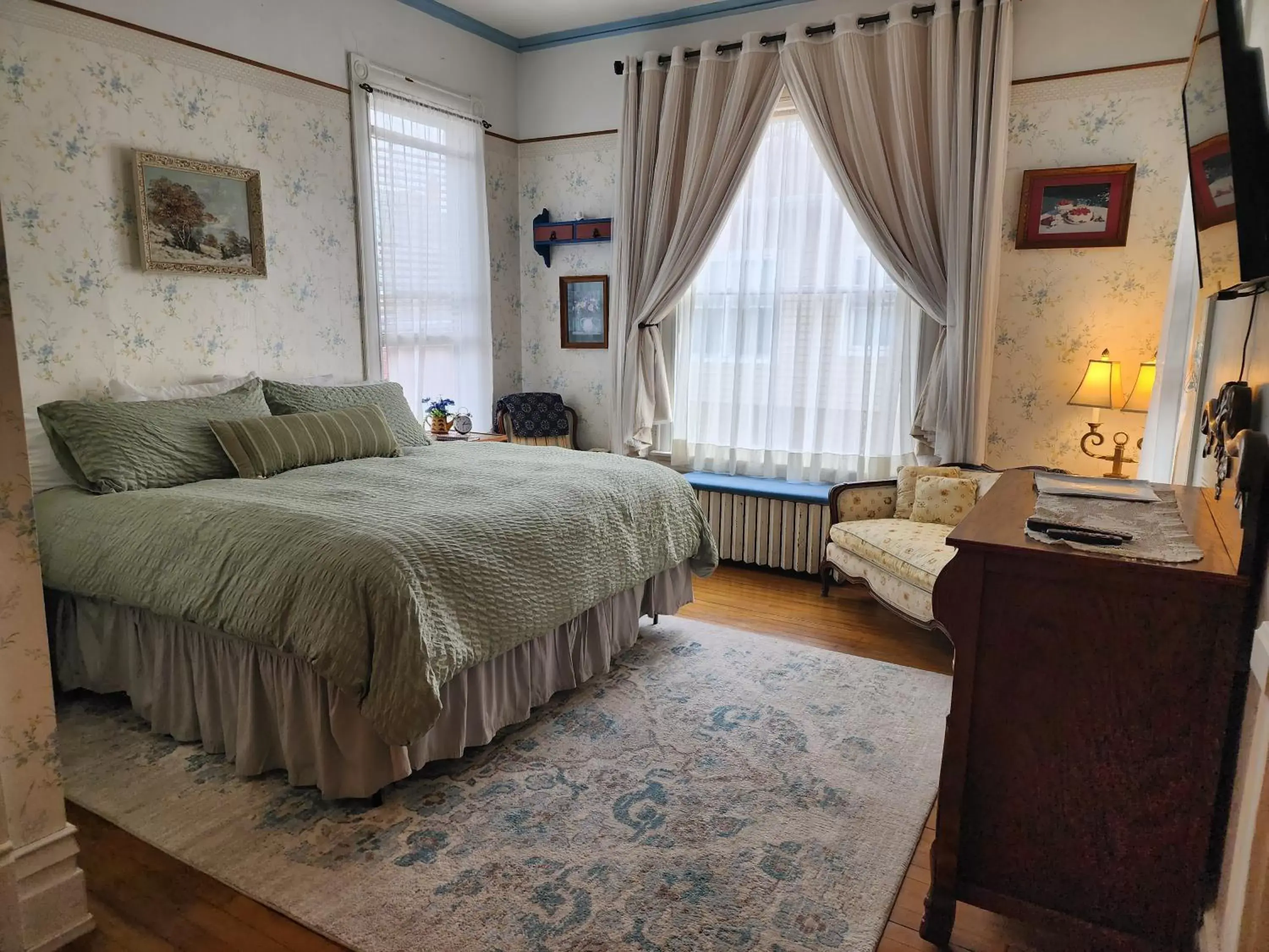 Bed in The Inn at Ludington