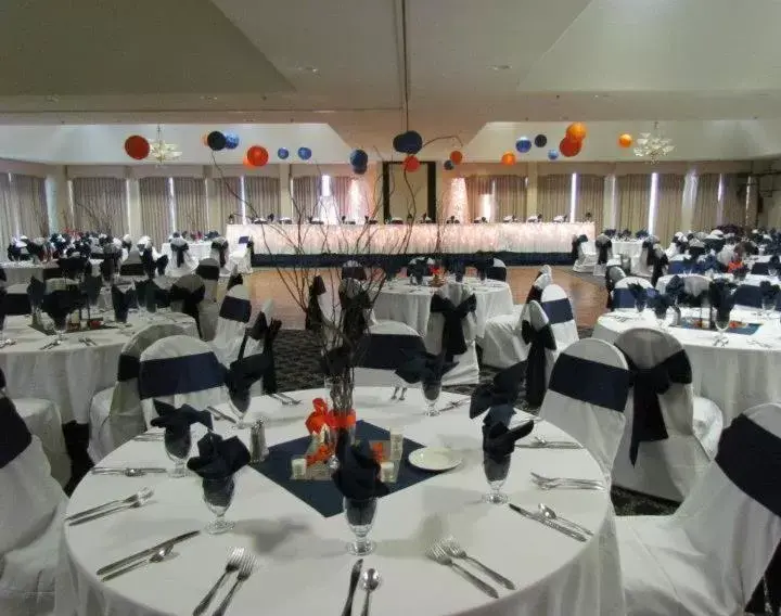 Banquet/Function facilities, Restaurant/Places to Eat in Lakeside Resort & Conference Center