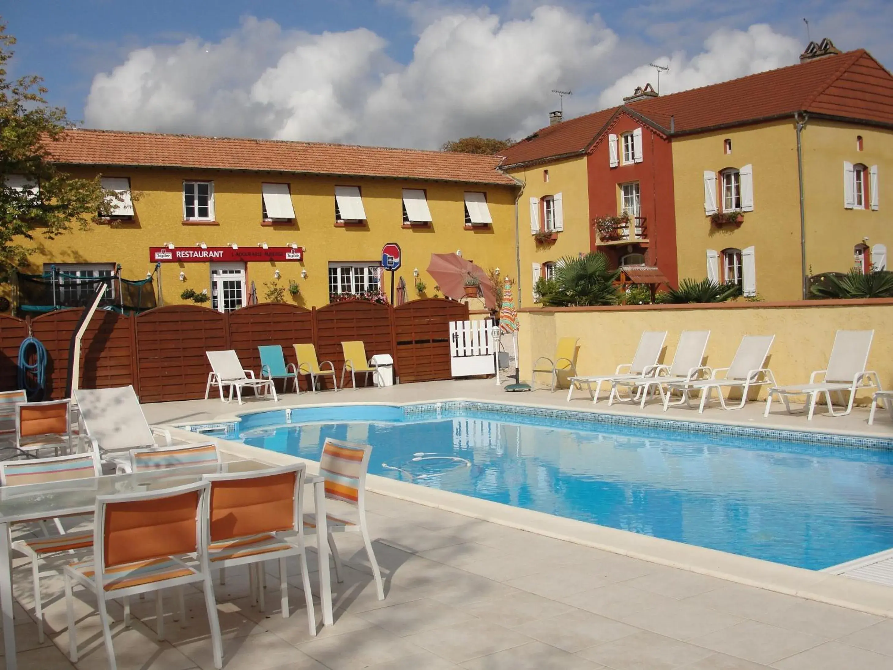 Swimming pool, Property Building in Logis Hôtel L'Adourable Auberge