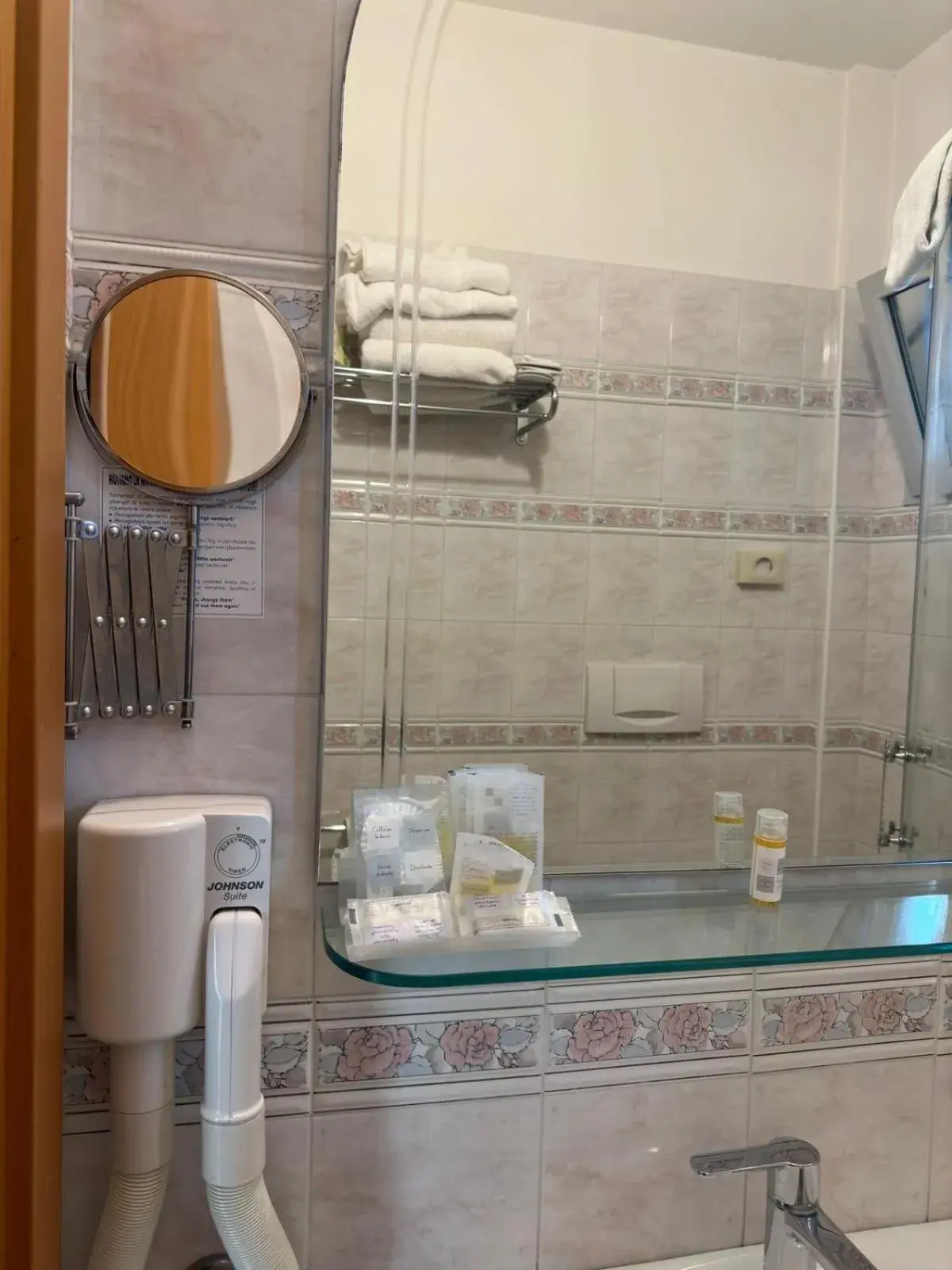 Toilet, Bathroom in Hotel Ambra