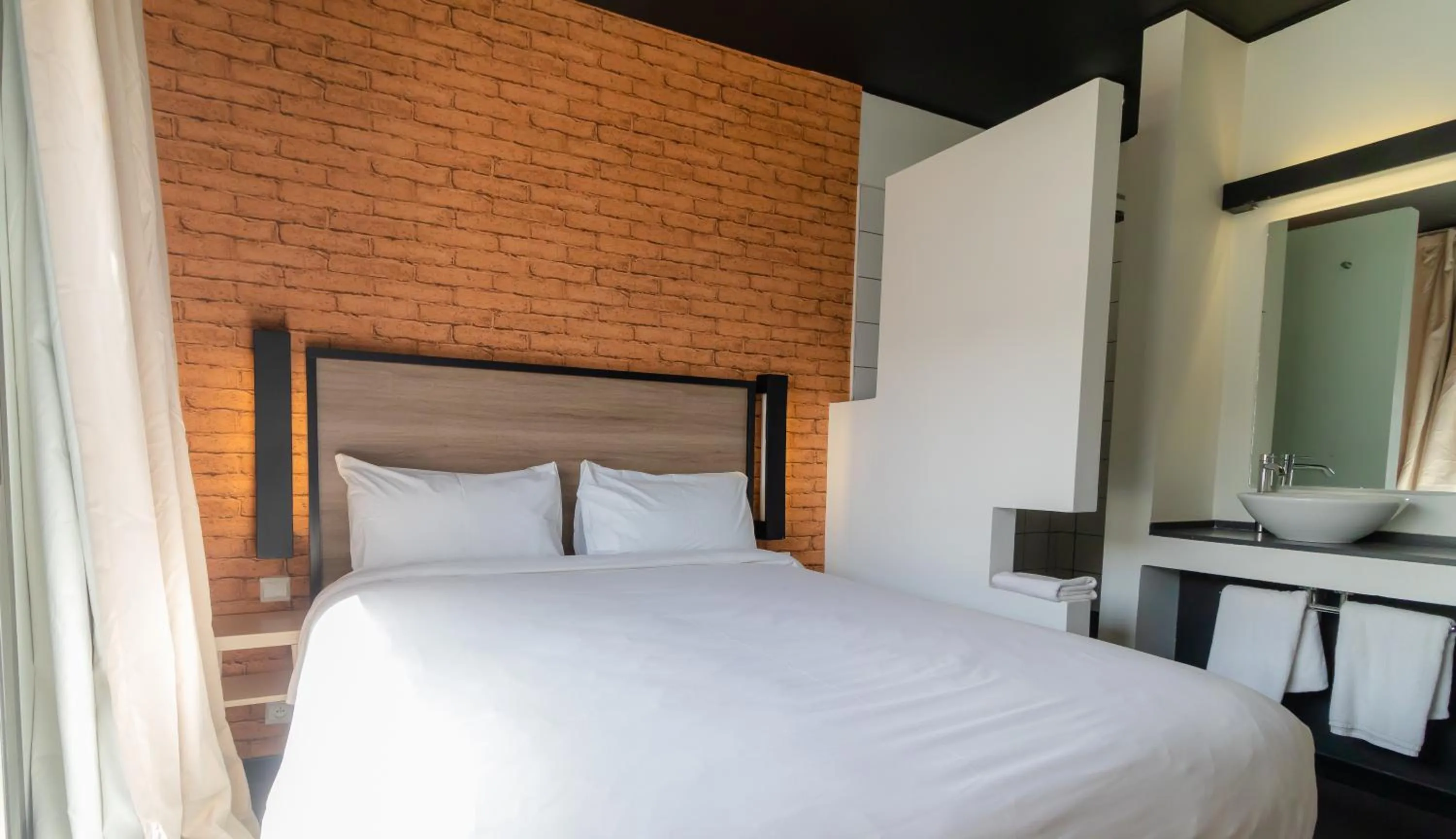 Photo of the whole room, Bed in ONOMO Hotel Dakar