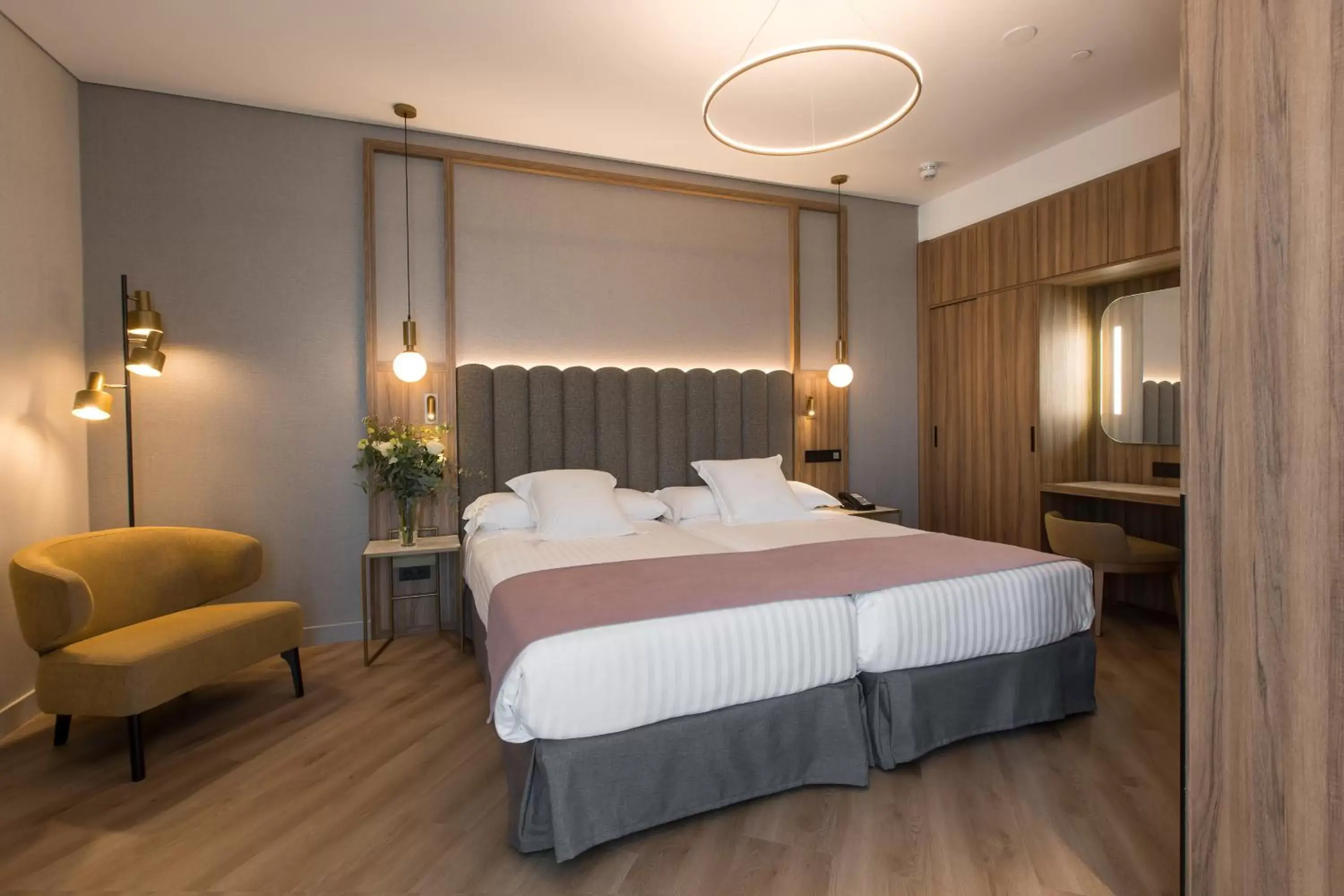 Bed in Hotel Giralda Center