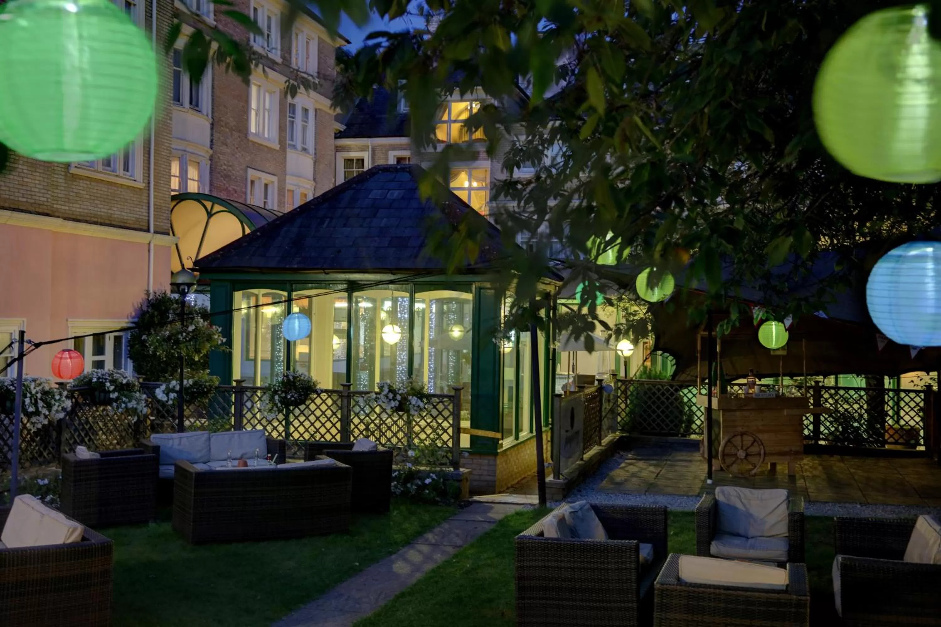 Garden in Norfolk Royale Hotel