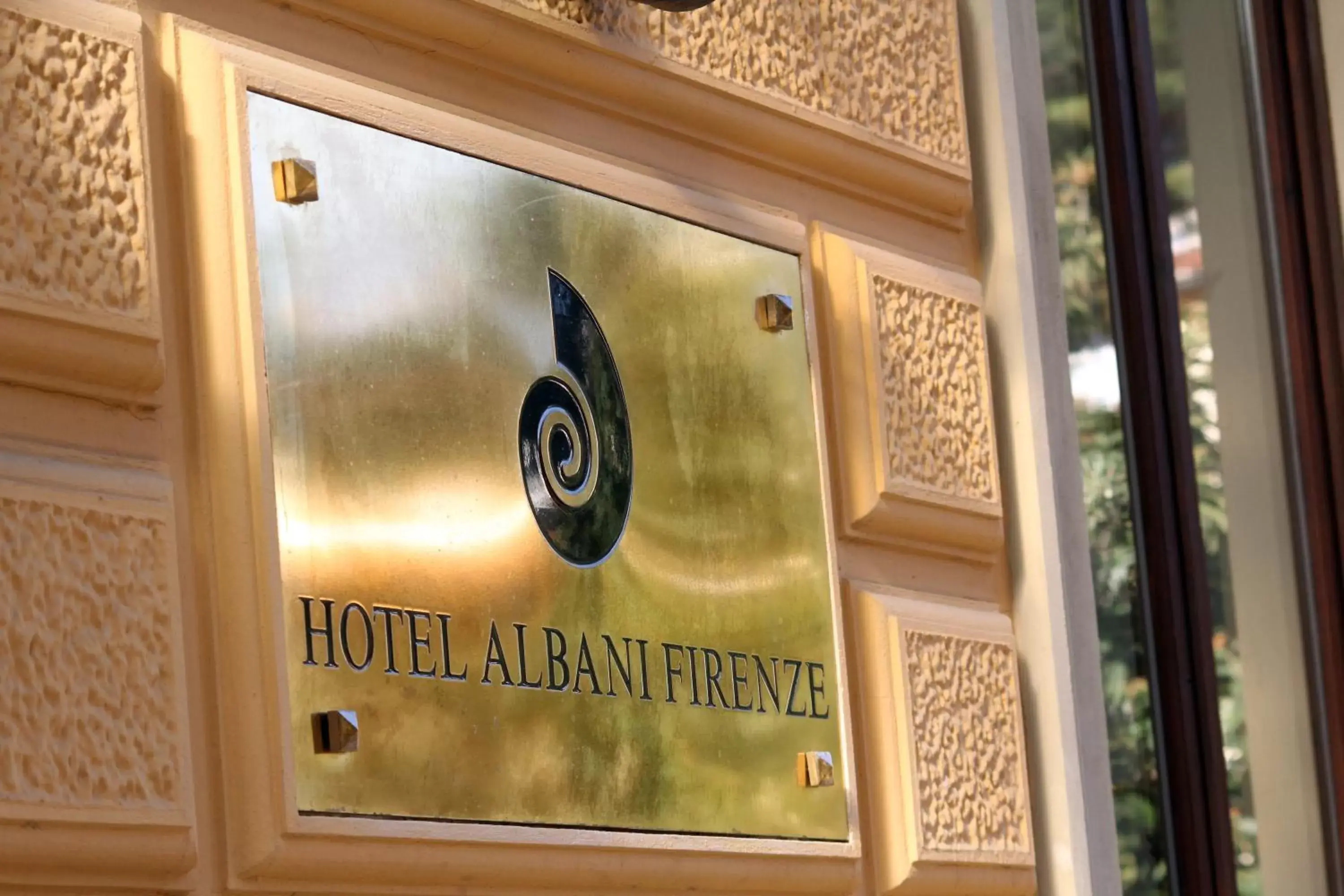 Facade/entrance in Hotel Albani Firenze