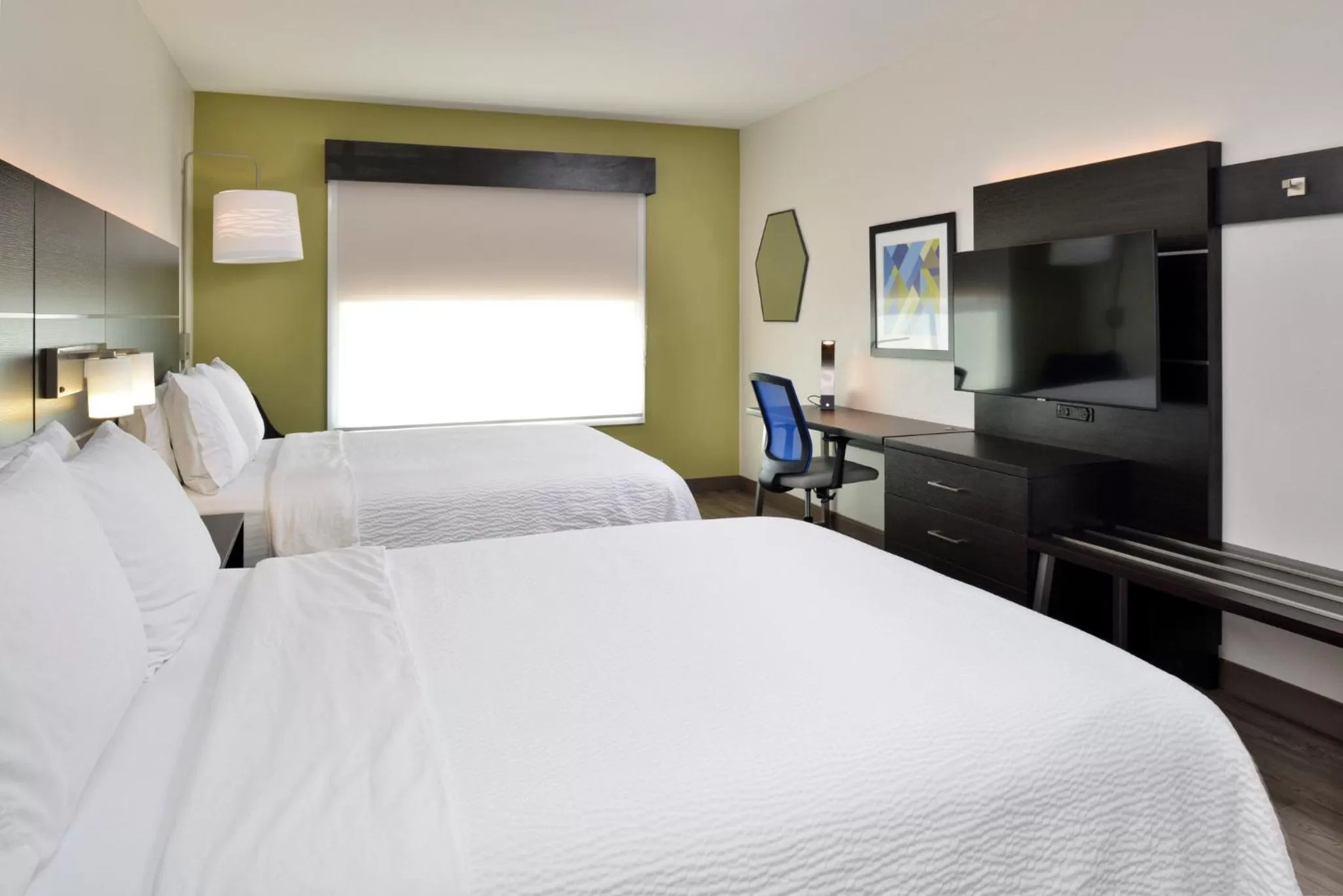 Photo of the whole room, Bed in Holiday Inn Express Hotel & Suites Carthage by IHG