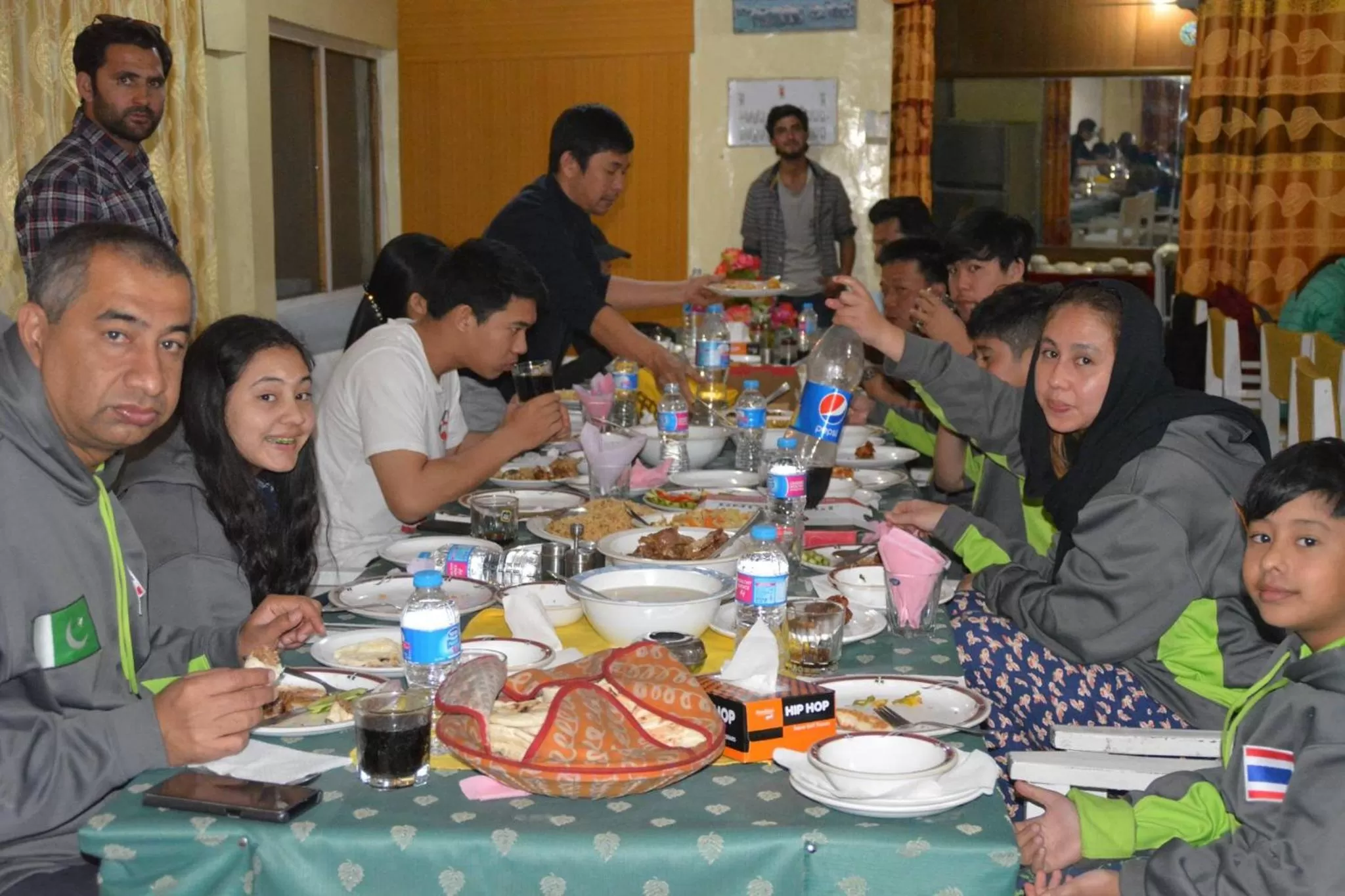 Restaurant/places to eat in Madina Hotel 2