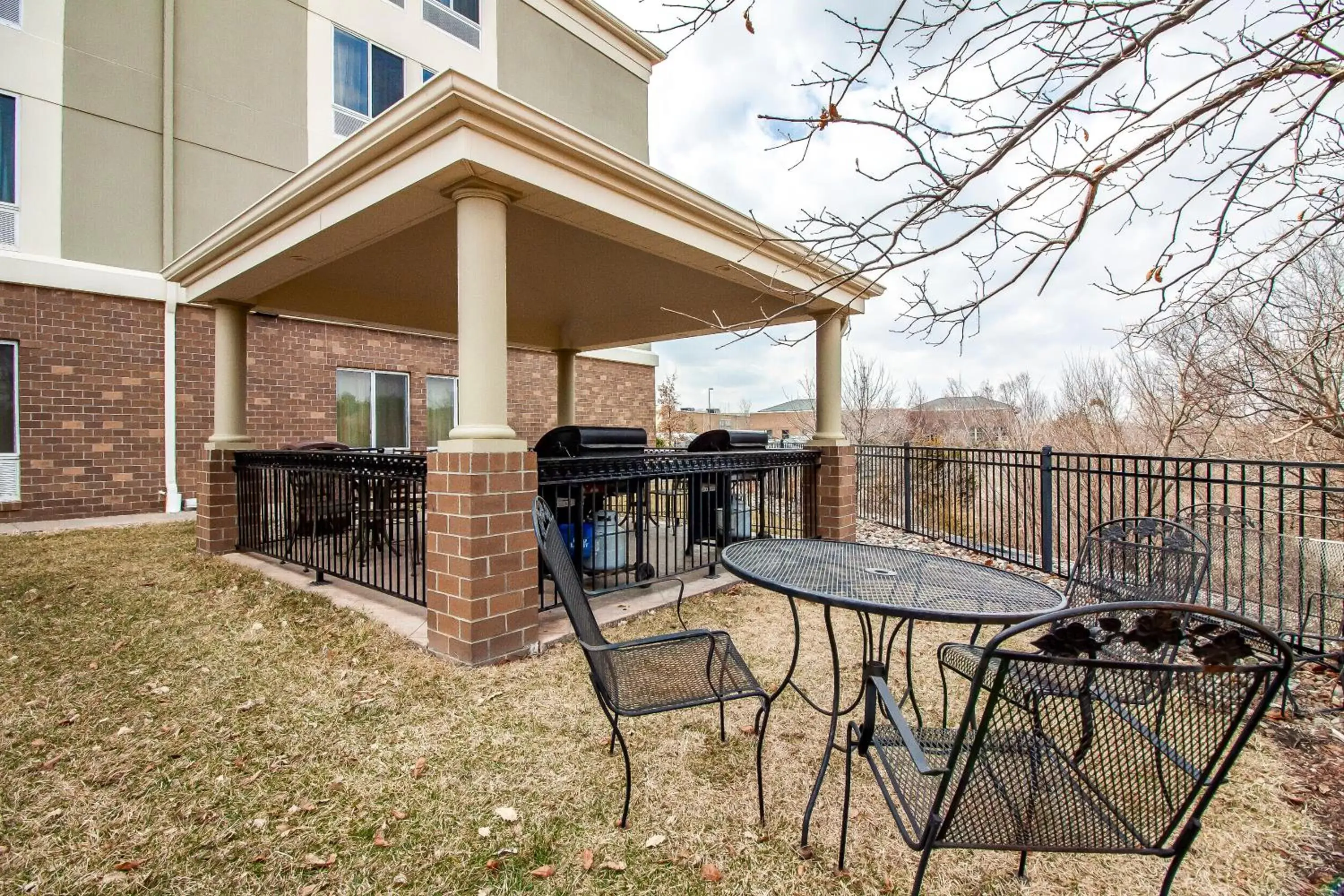 BBQ facilities in Candlewood Suites Lincoln, an IHG Hotel