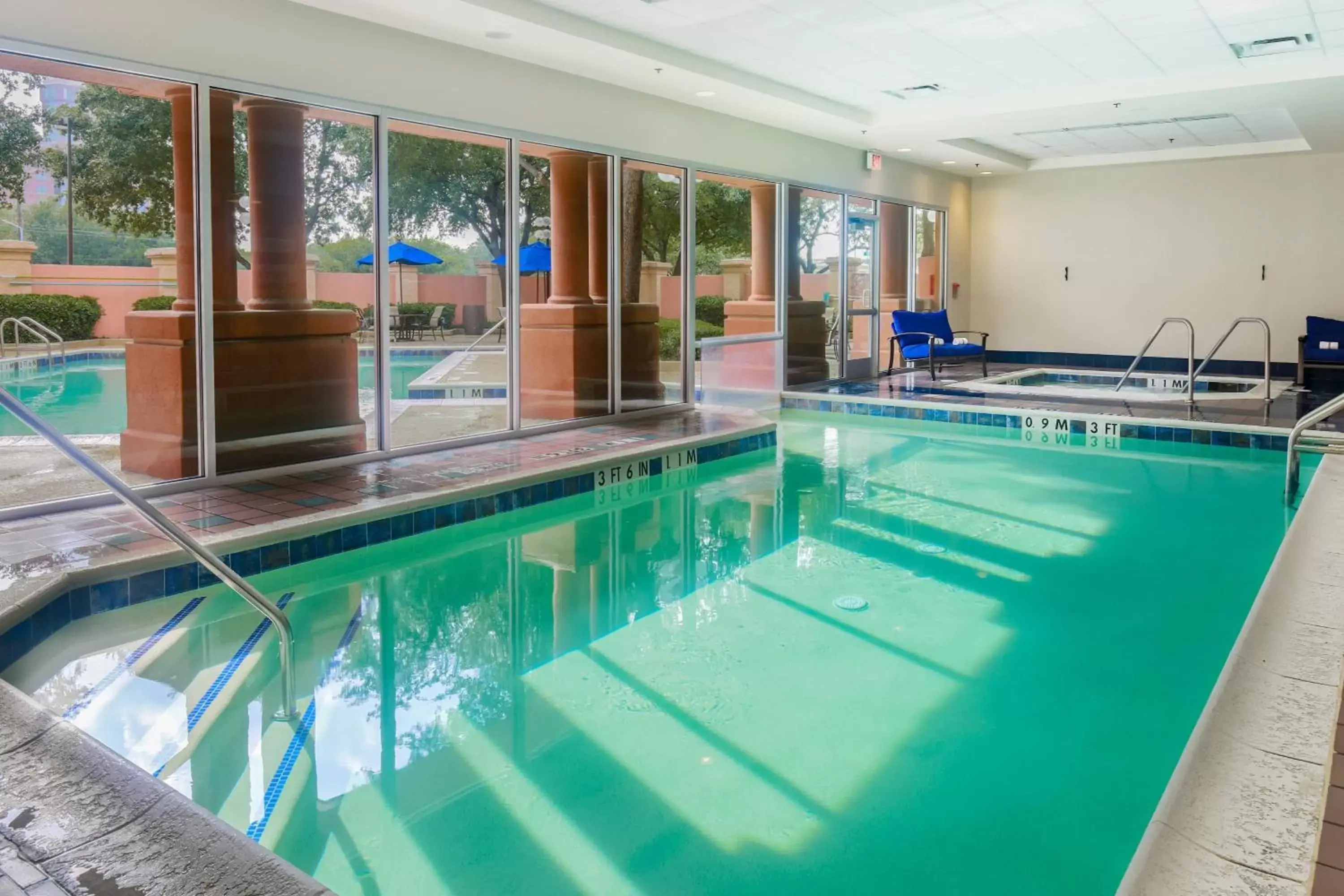 Swimming Pool in Sheraton Suites Market Center Dallas