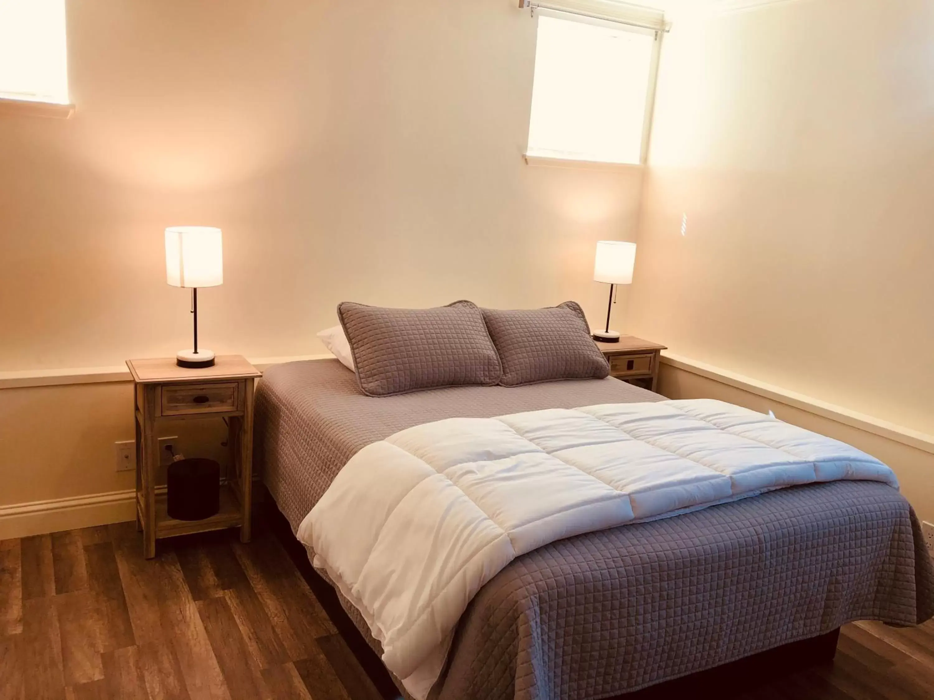 Bed in Pacific Grove Inn Bed in Pacific Grove Inn