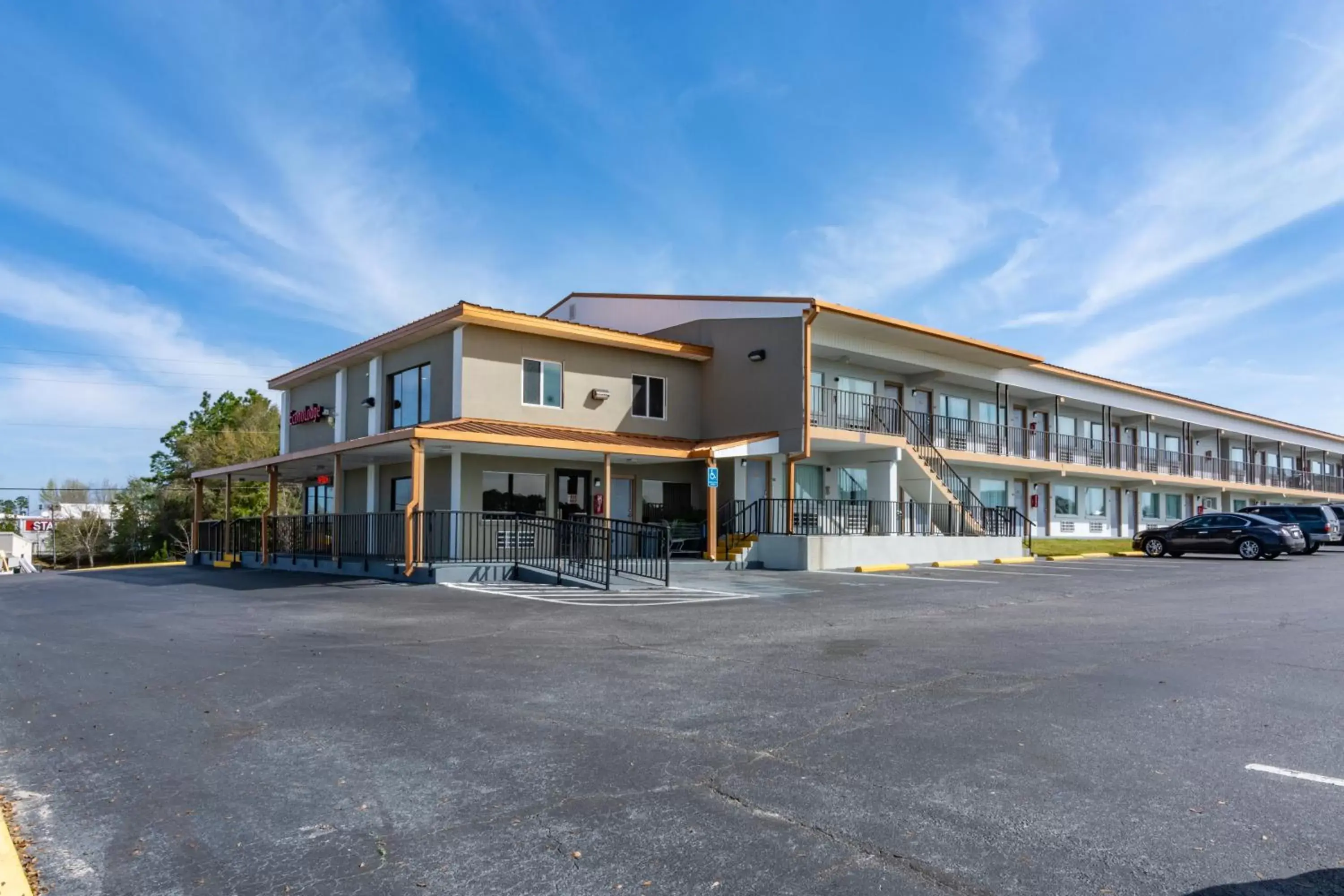 Property Building in Econo Lodge