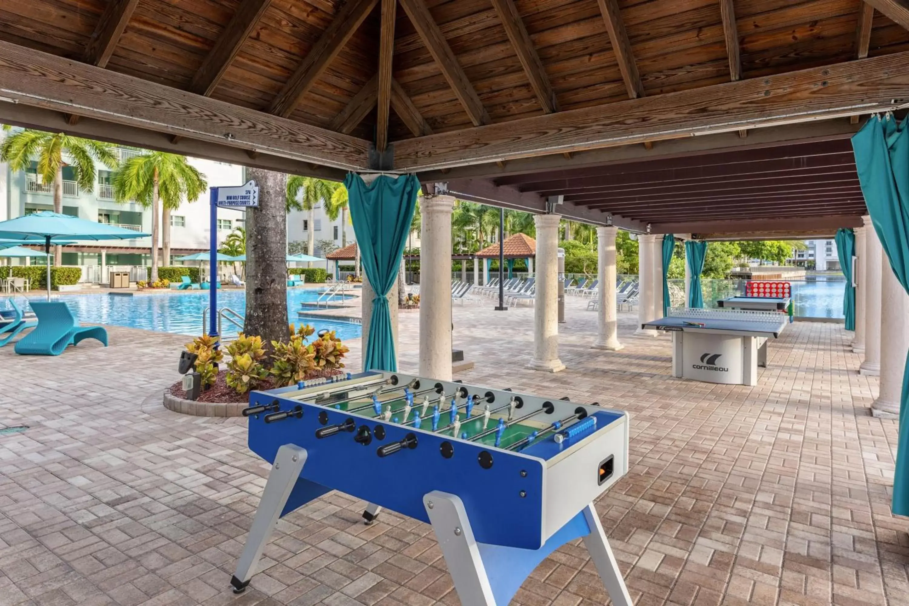 Swimming pool, Billiards in Marriott's Villas At Doral