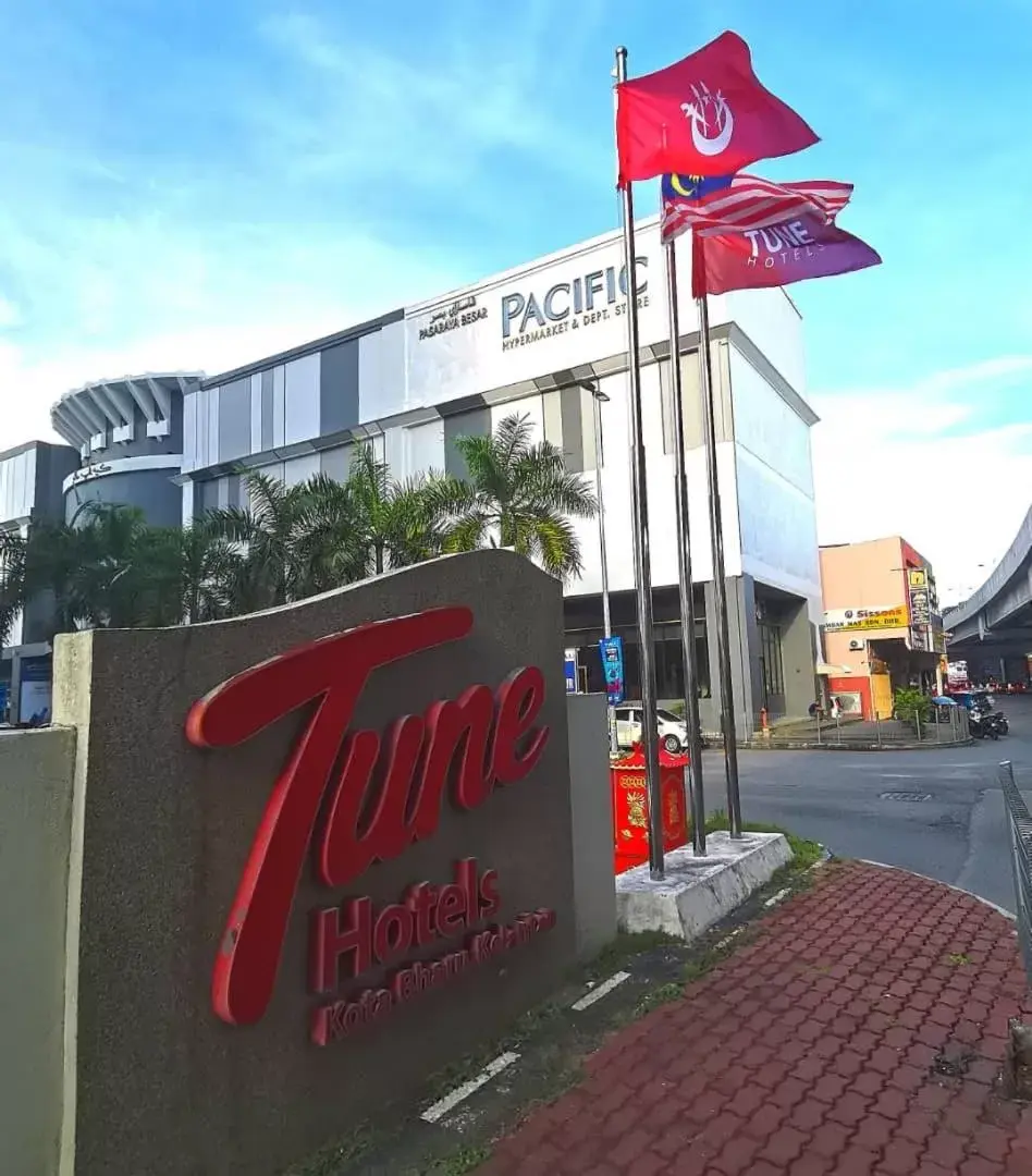 Property building, Property Logo/Sign in Tune Hotel – Kota Bharu City Centre