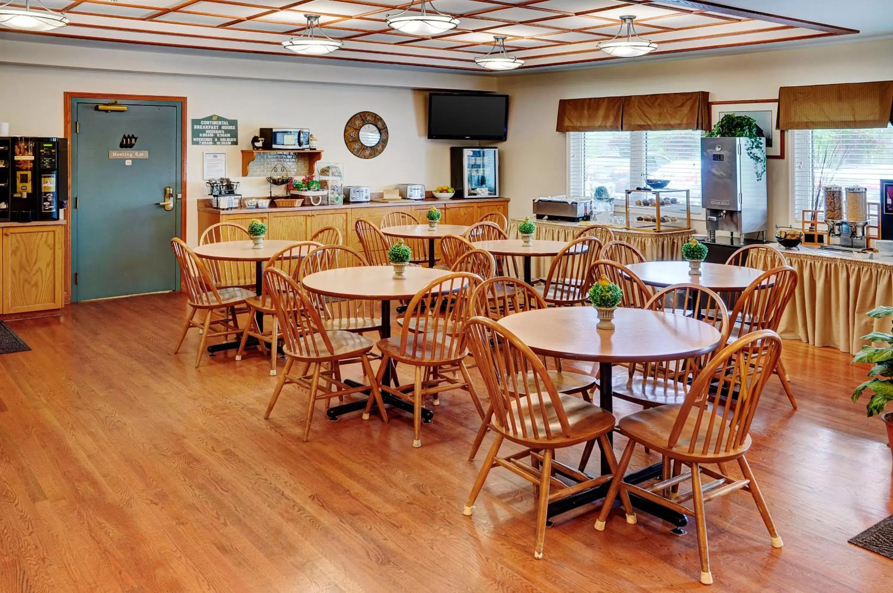 Restaurant/Places to Eat in Coastal Inn Halifax - Bayers Lake