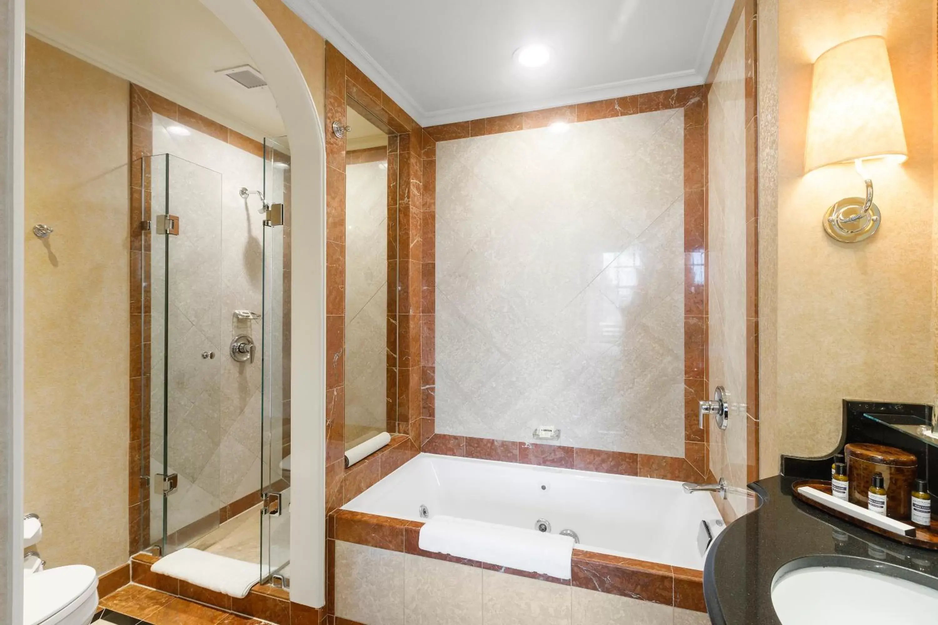 Shower, Bathroom in InterContinental Mark Hopkins San Francisco, an IHG Hotel