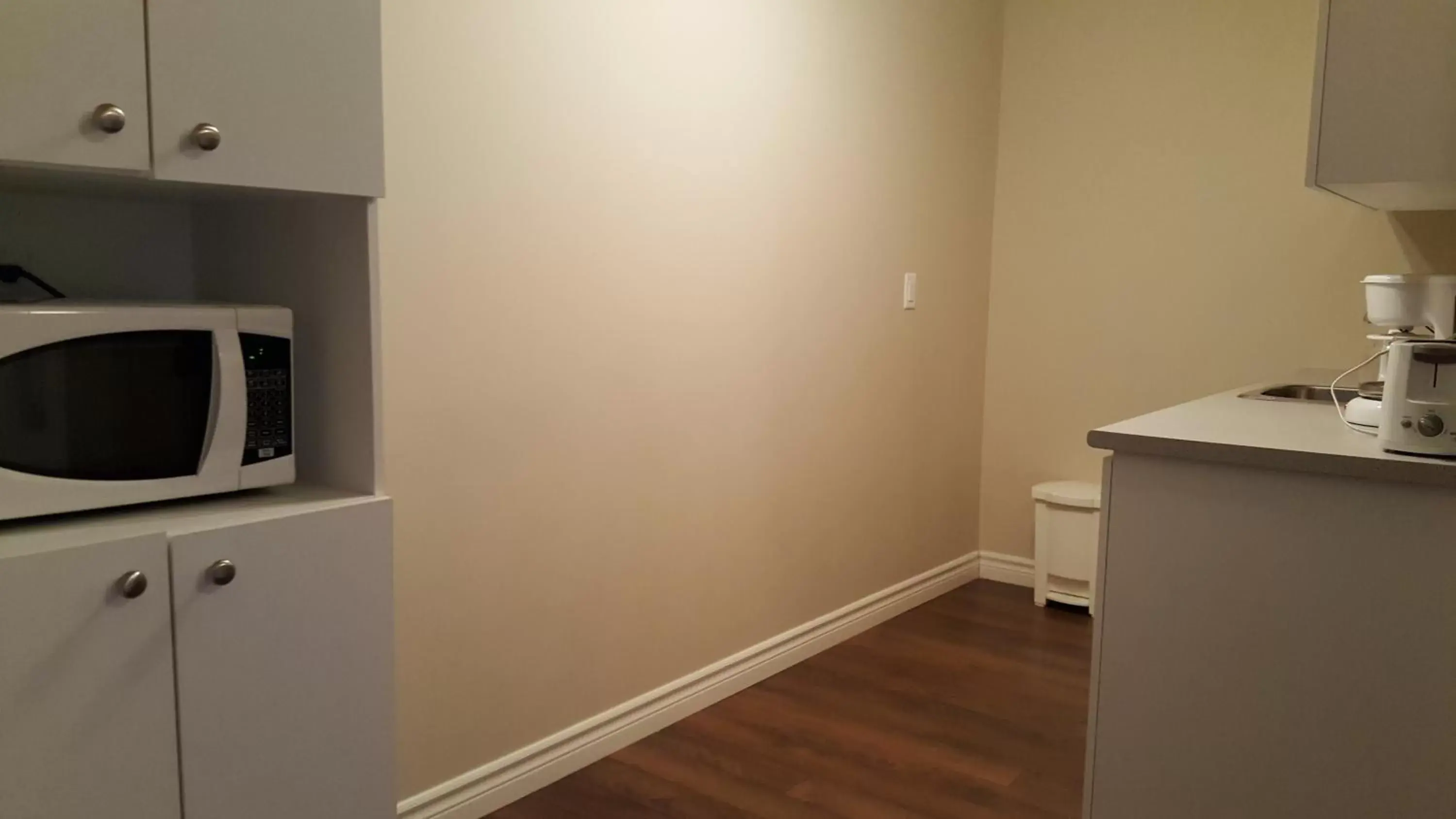 Kitchen or kitchenette in Duvernay Studios and Suites Kitchen or kitchenette in Duvernay Studios and Suites