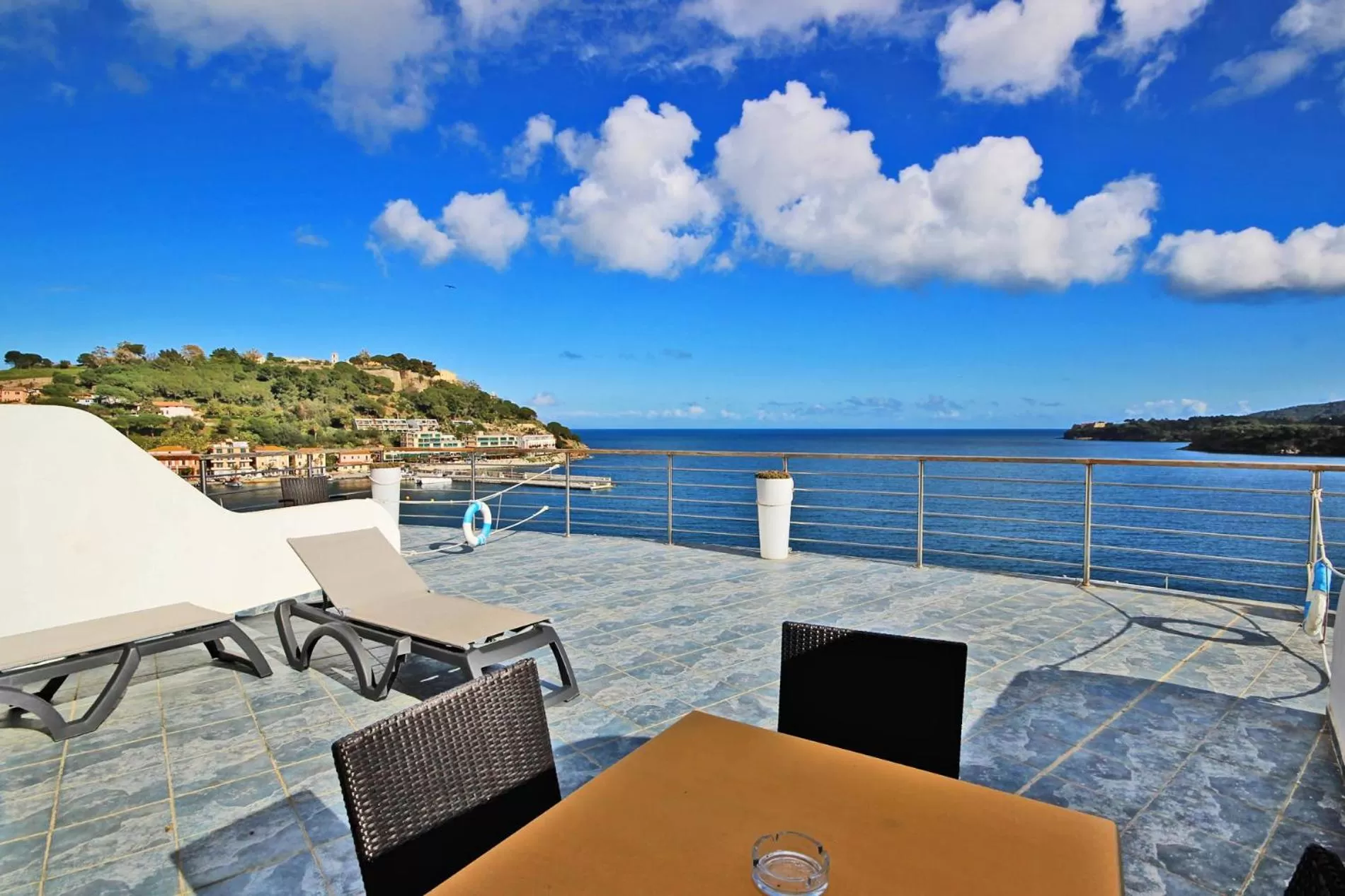 Balcony/Terrace in Hotel Plaza