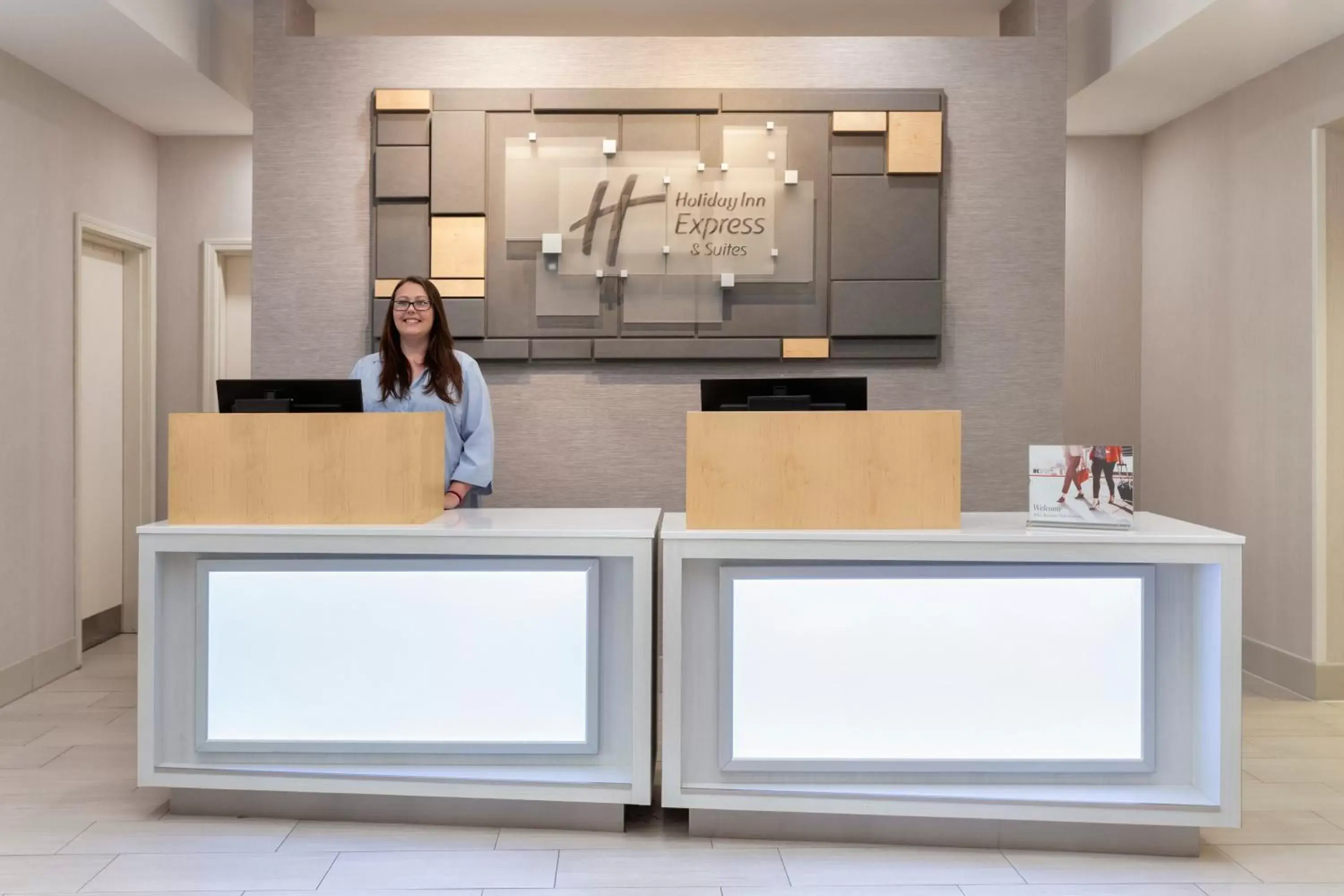 Lobby or reception, Lobby/Reception in Holiday Inn Express & Suites Searcy, an IHG Hotel