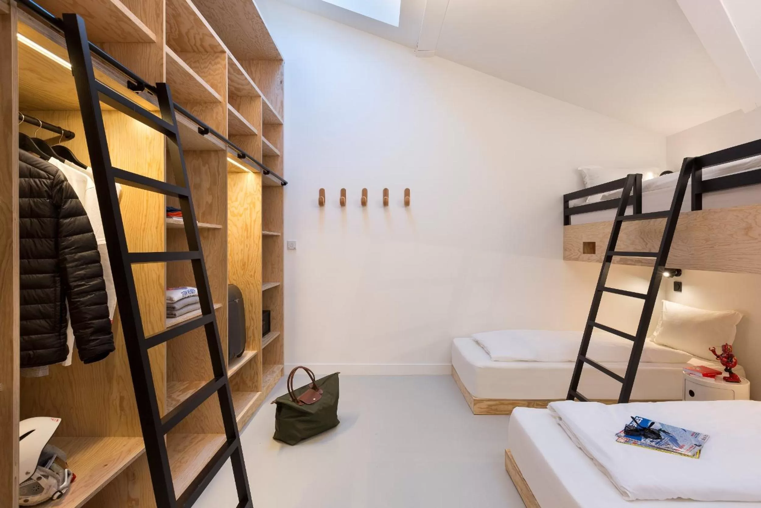 Photo of the whole room, Bed in RockyPop Chamonix - Les Houches