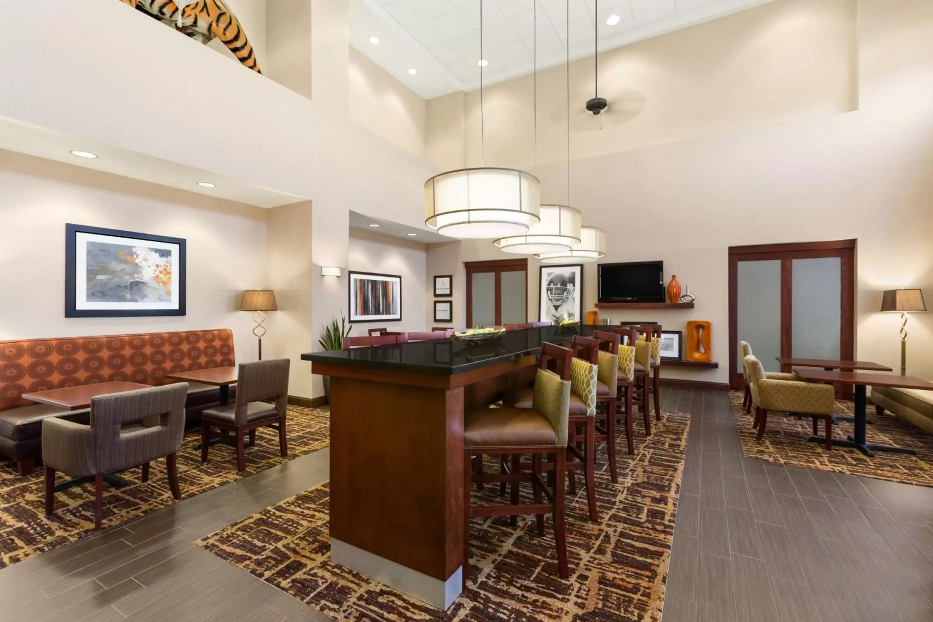 Lobby or reception, Lounge/Bar in Hampton Inn & Suites Opelika-I-85 Auburn Area