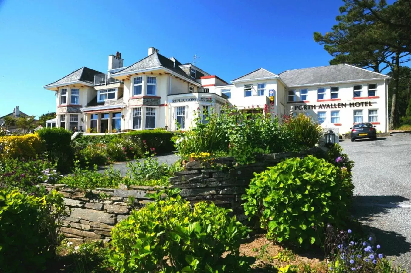 Facade/entrance, Property Building in Porth Avallen Hotel