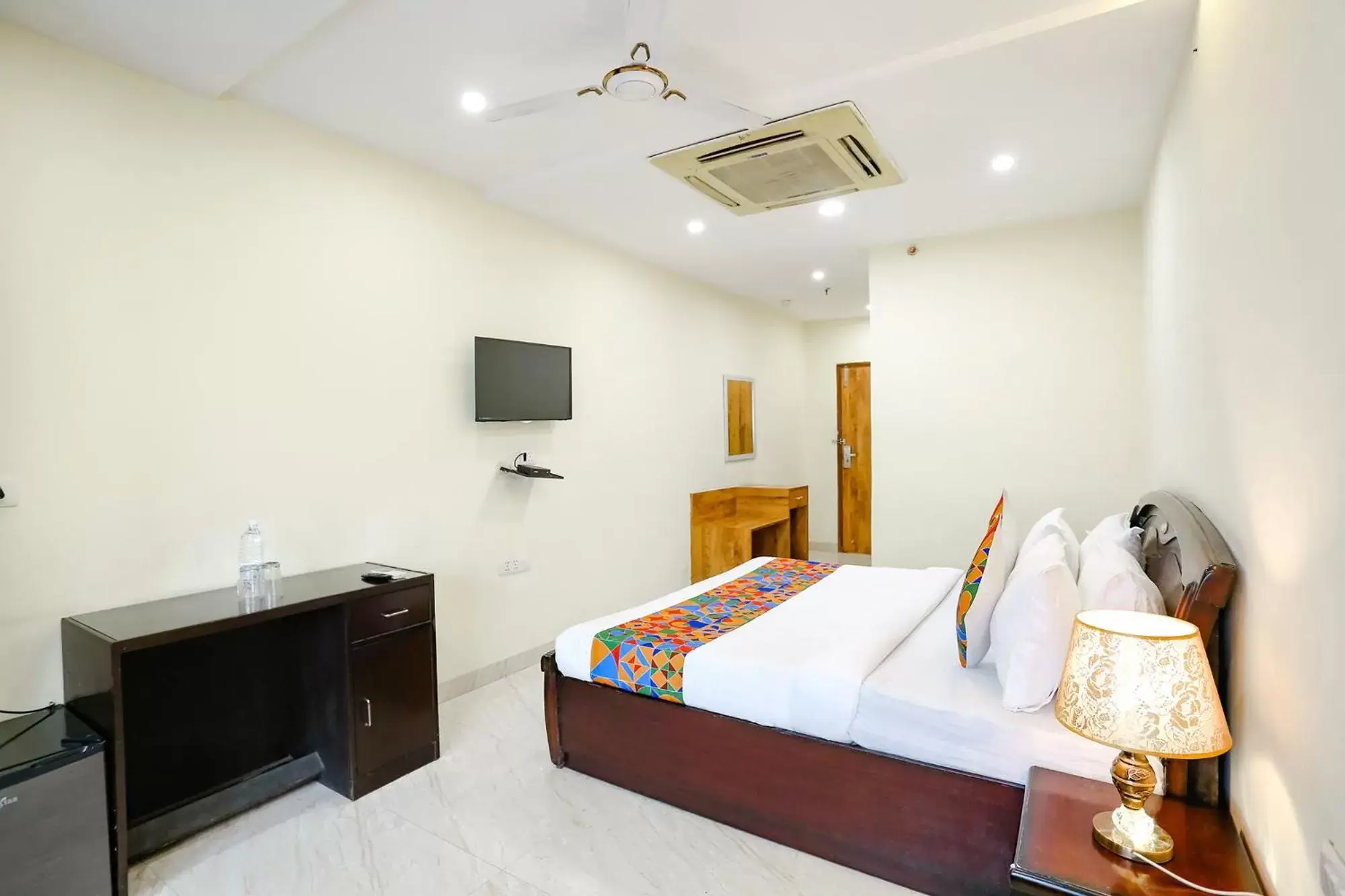 Bed in FabHotel F9 NSP - Near Pacific Mall Pitampura Bed in FabHotel F9 NSP - Near Pacific Mall Pitampura