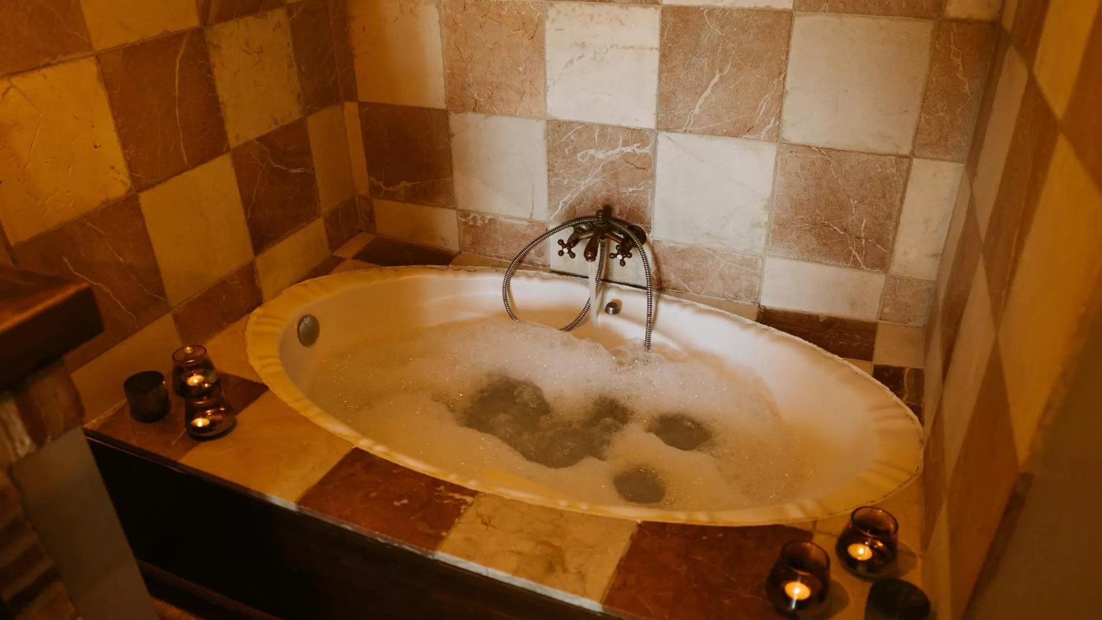 Hot Tub in Hospedería Ballesteros