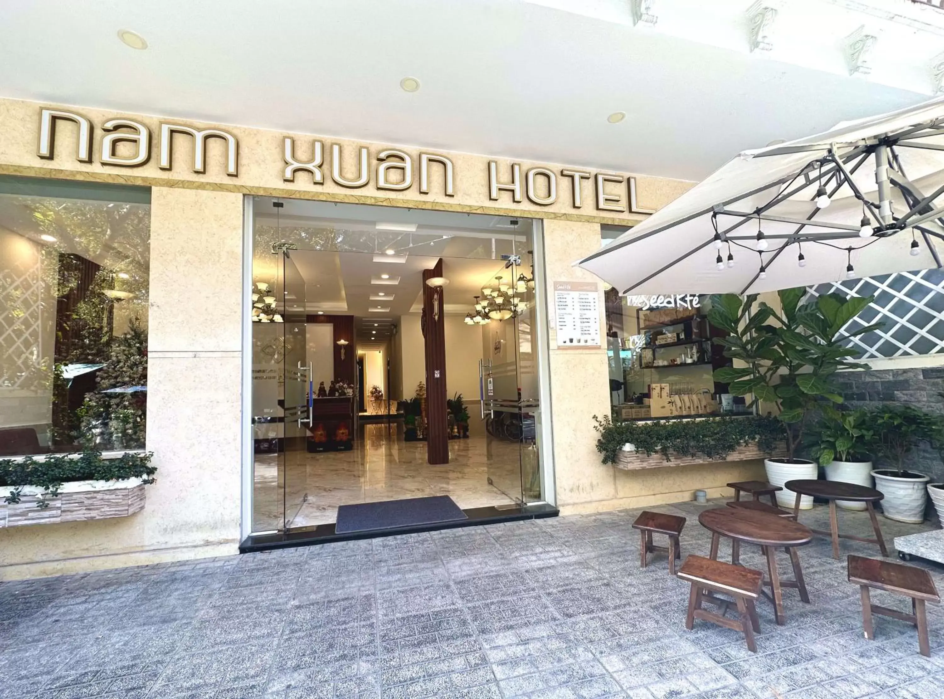 Communal lounge/ TV room in Nam Xuan Premium Hotel