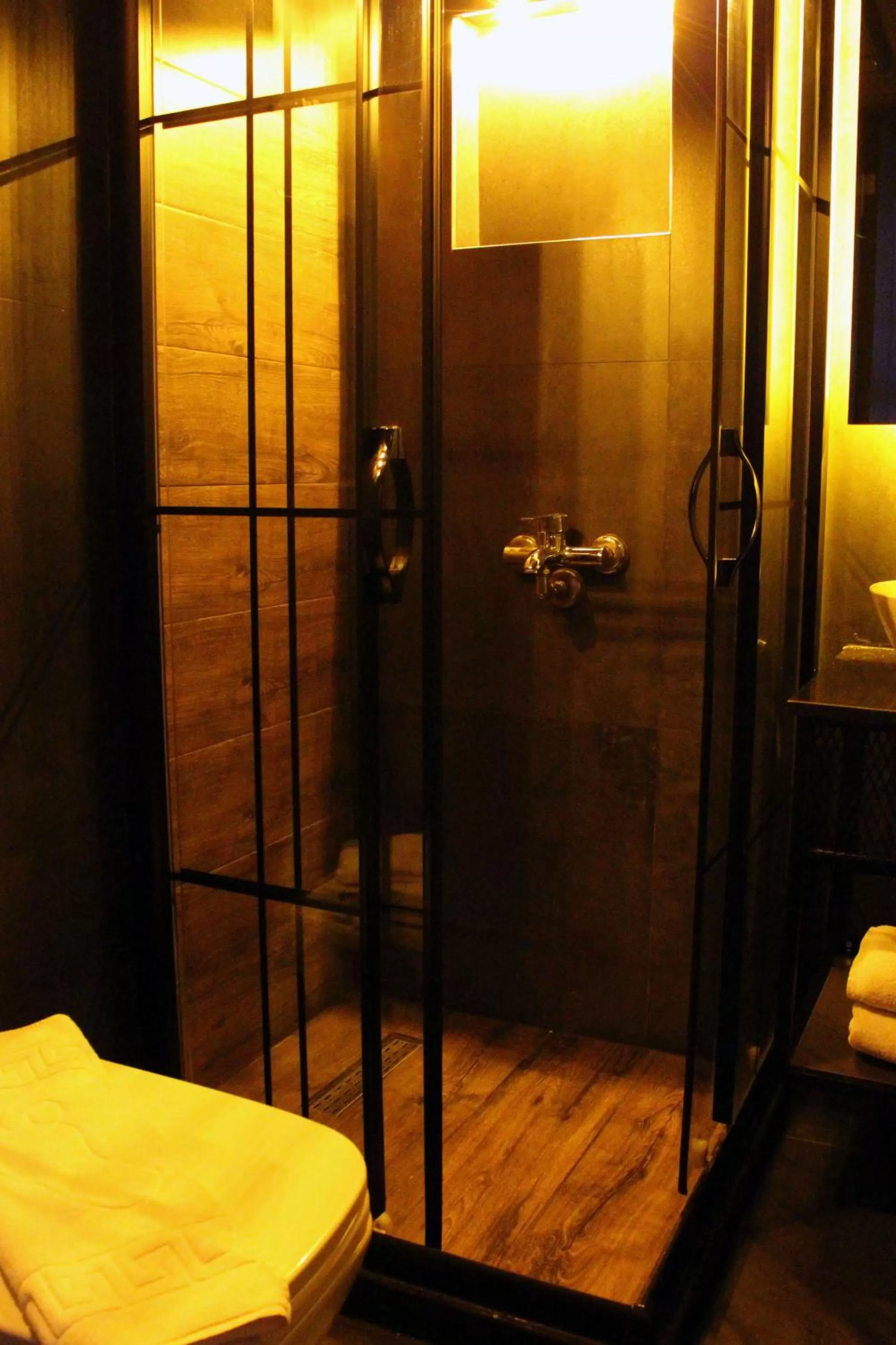 Shower in Istanbul Fair Hotel
