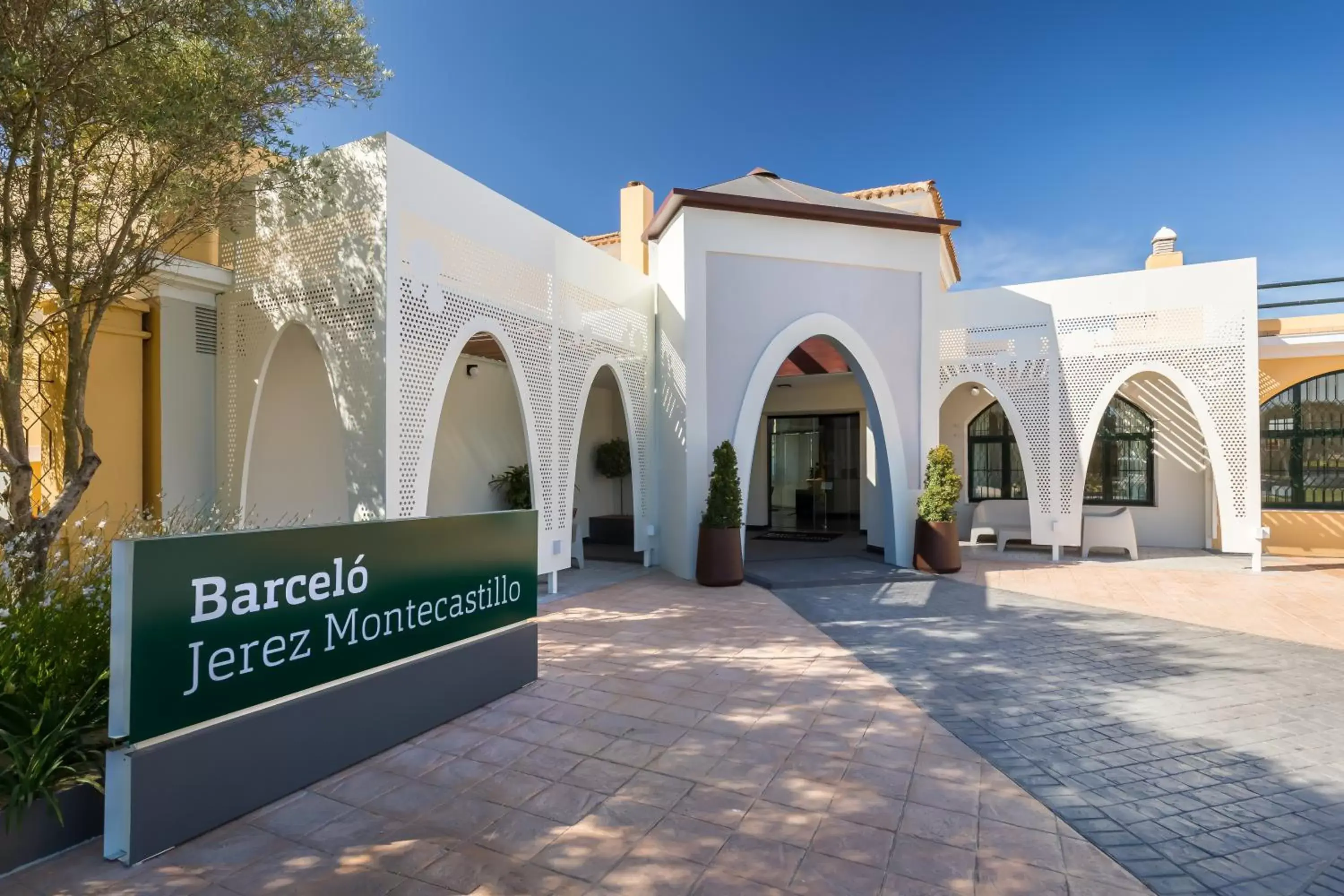 Facade/entrance, Property Building in Barceló Jerez Montecastillo & Convention Center