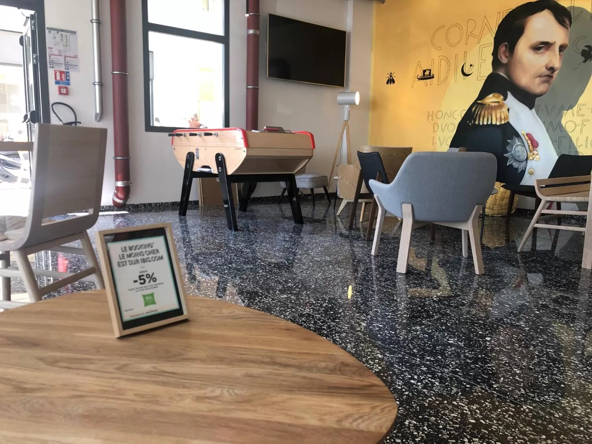 Lounge or bar in ibis Styles Ajaccio Napoleon