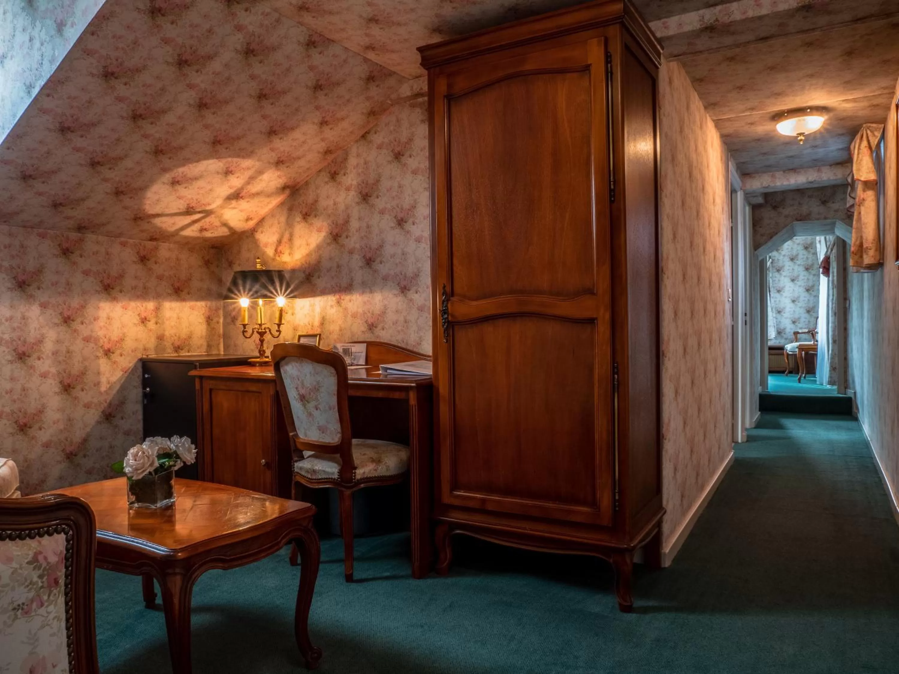 Photo of the whole room in Château Des Bondons EI