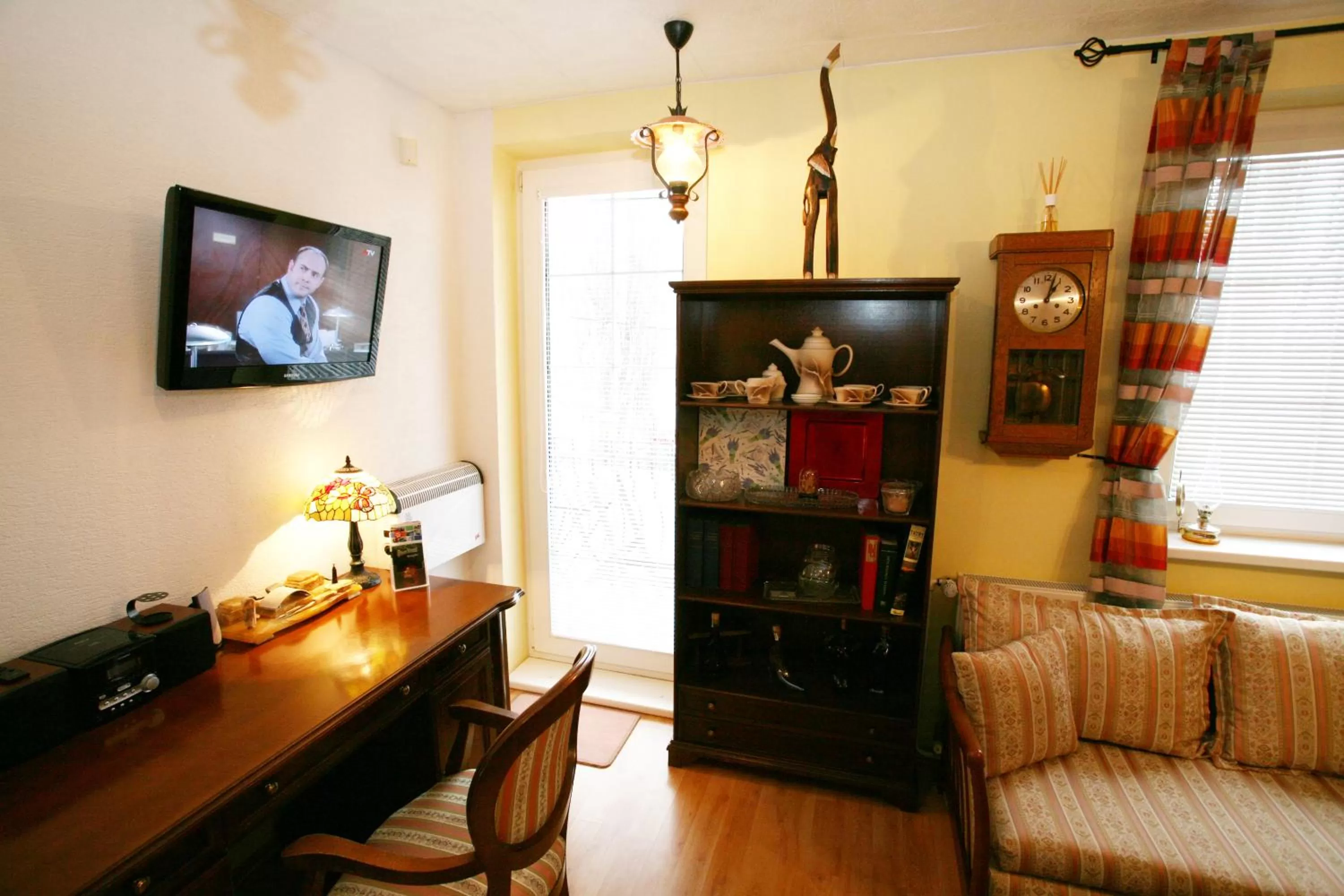 Library, TV/Entertainment Center in Spa & Pool Apartment Hotel - Restaurant VILLA IVICA