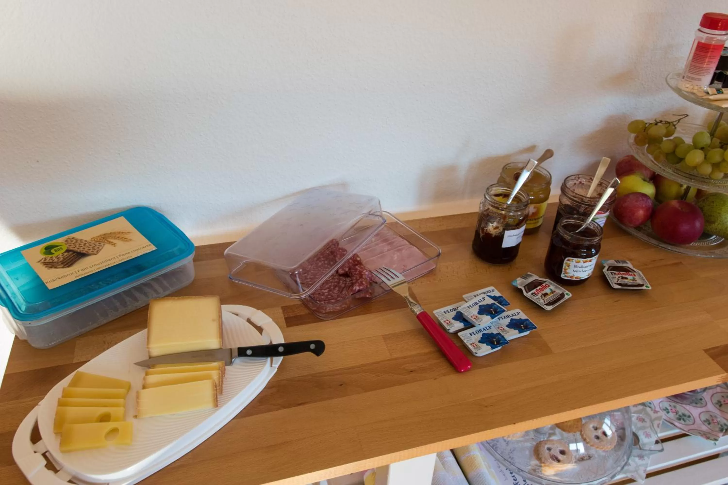 Buffet breakfast in B&B Kalimera Pratteln