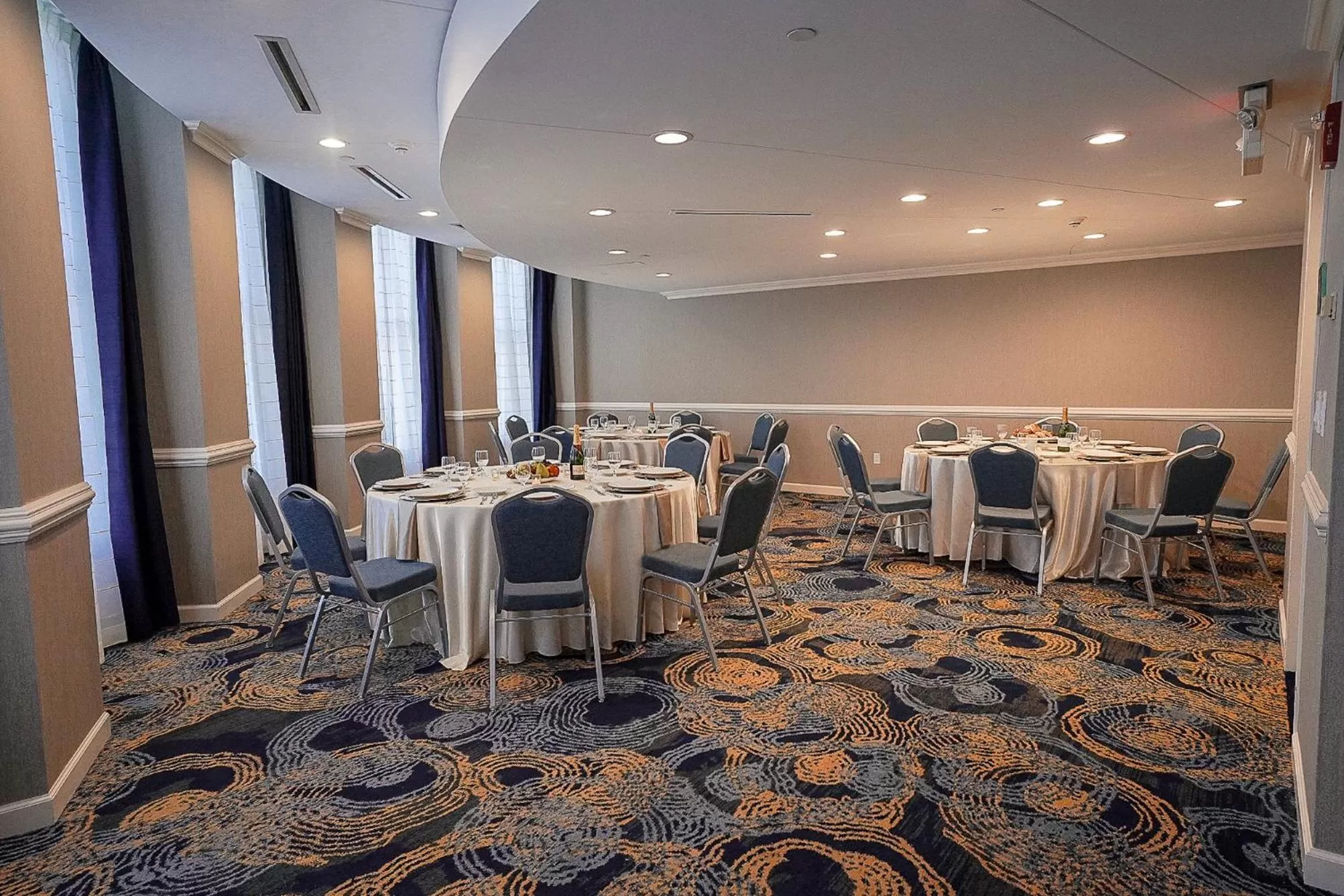 Meeting/conference room in Crowne Plaza Cleveland at Playhouse Square by IHG